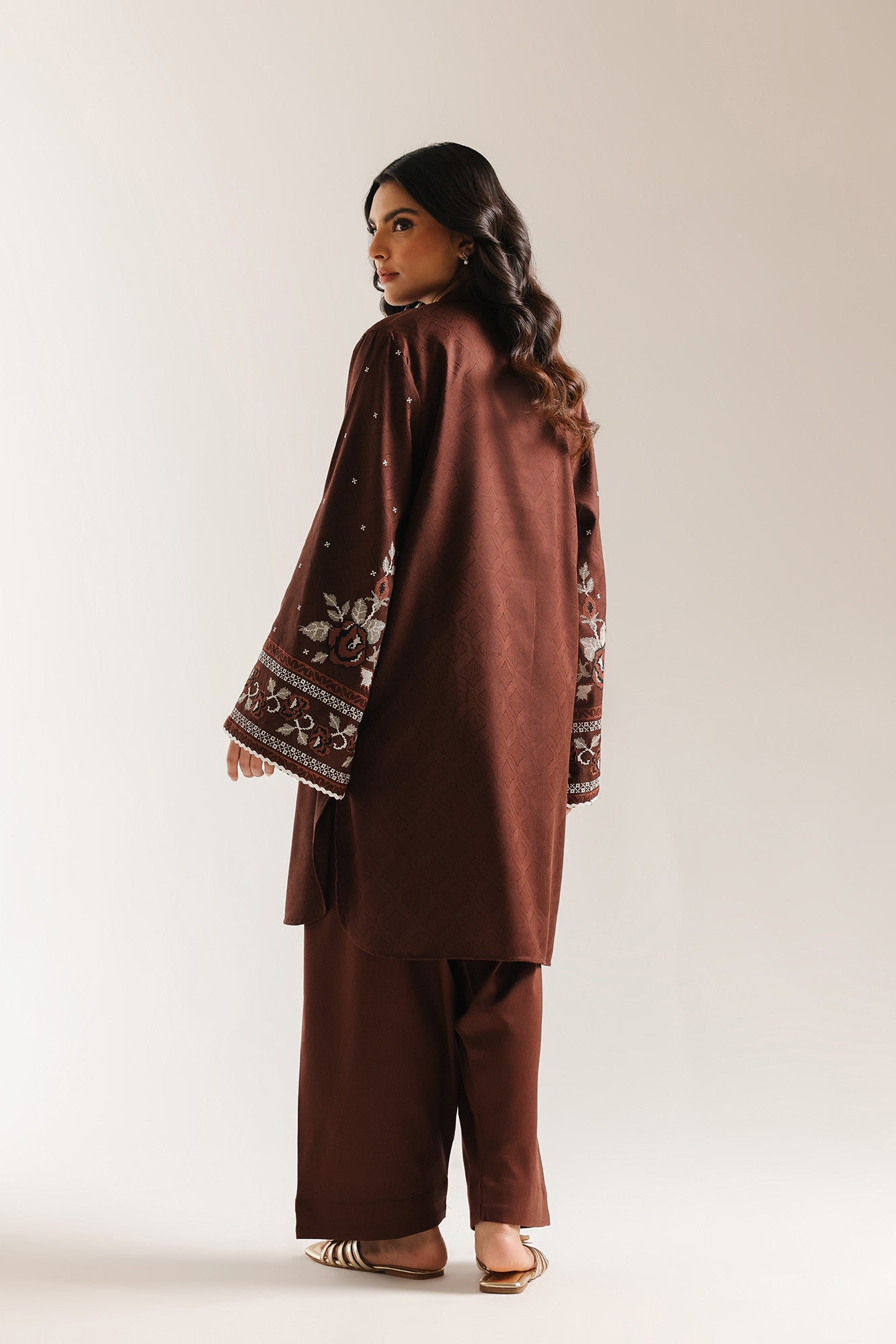 EMBROIDERED SUIT (E7257/102/317)