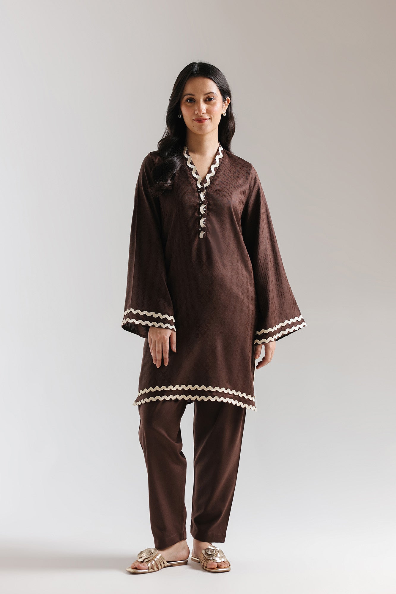 EMBROIDERED SUIT (E7258/102/317)