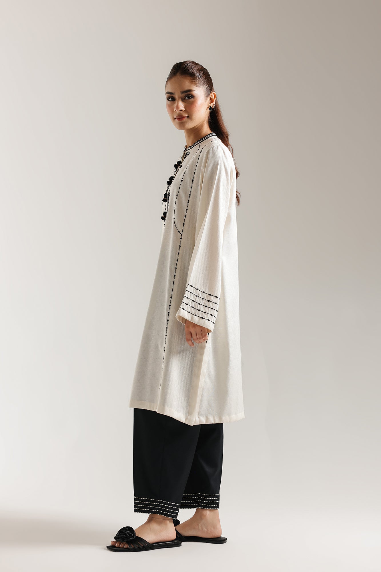 EMBROIDERED SUIT (E7259/102/002)