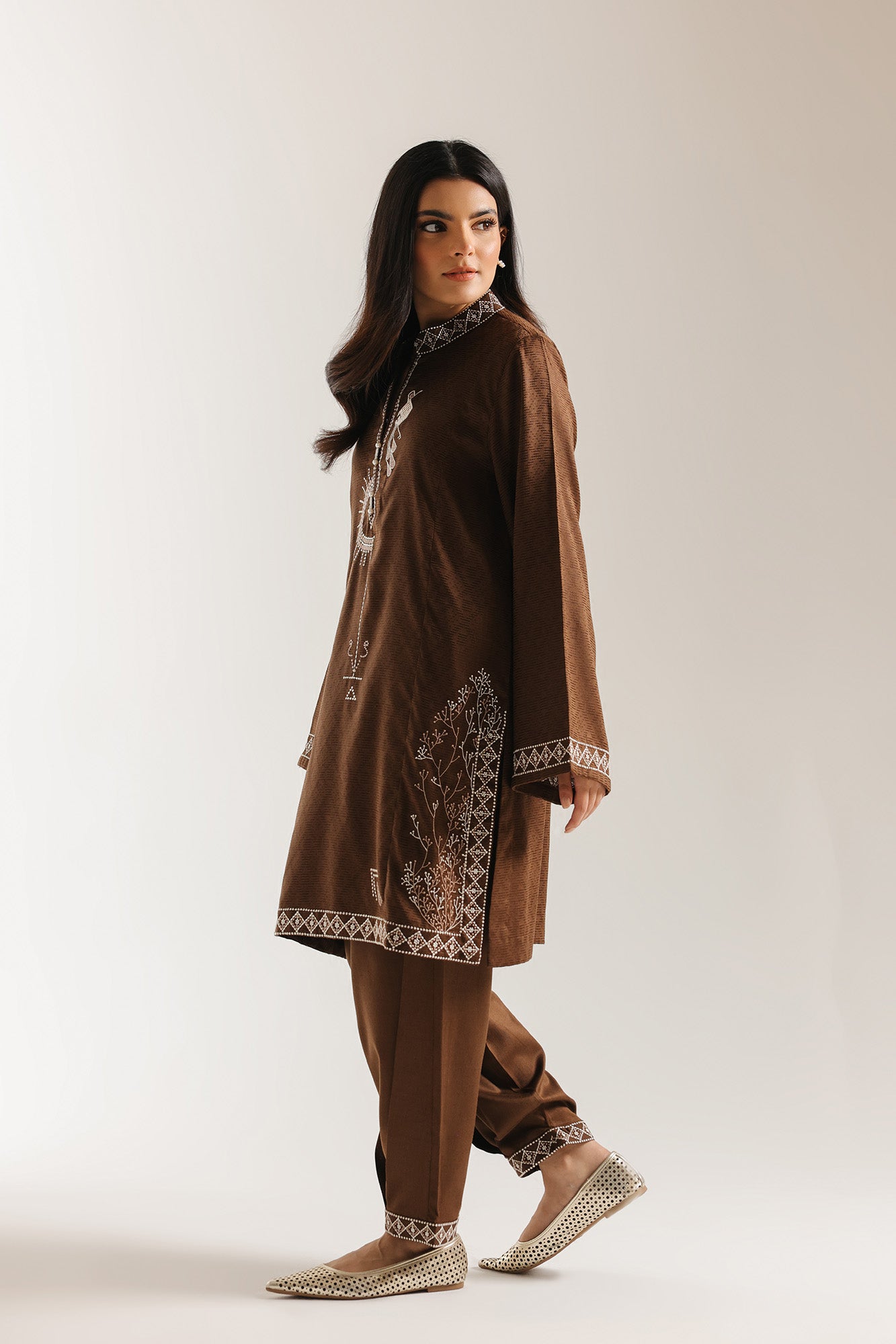 EMBROIDERED SUIT (E7266/102/217)