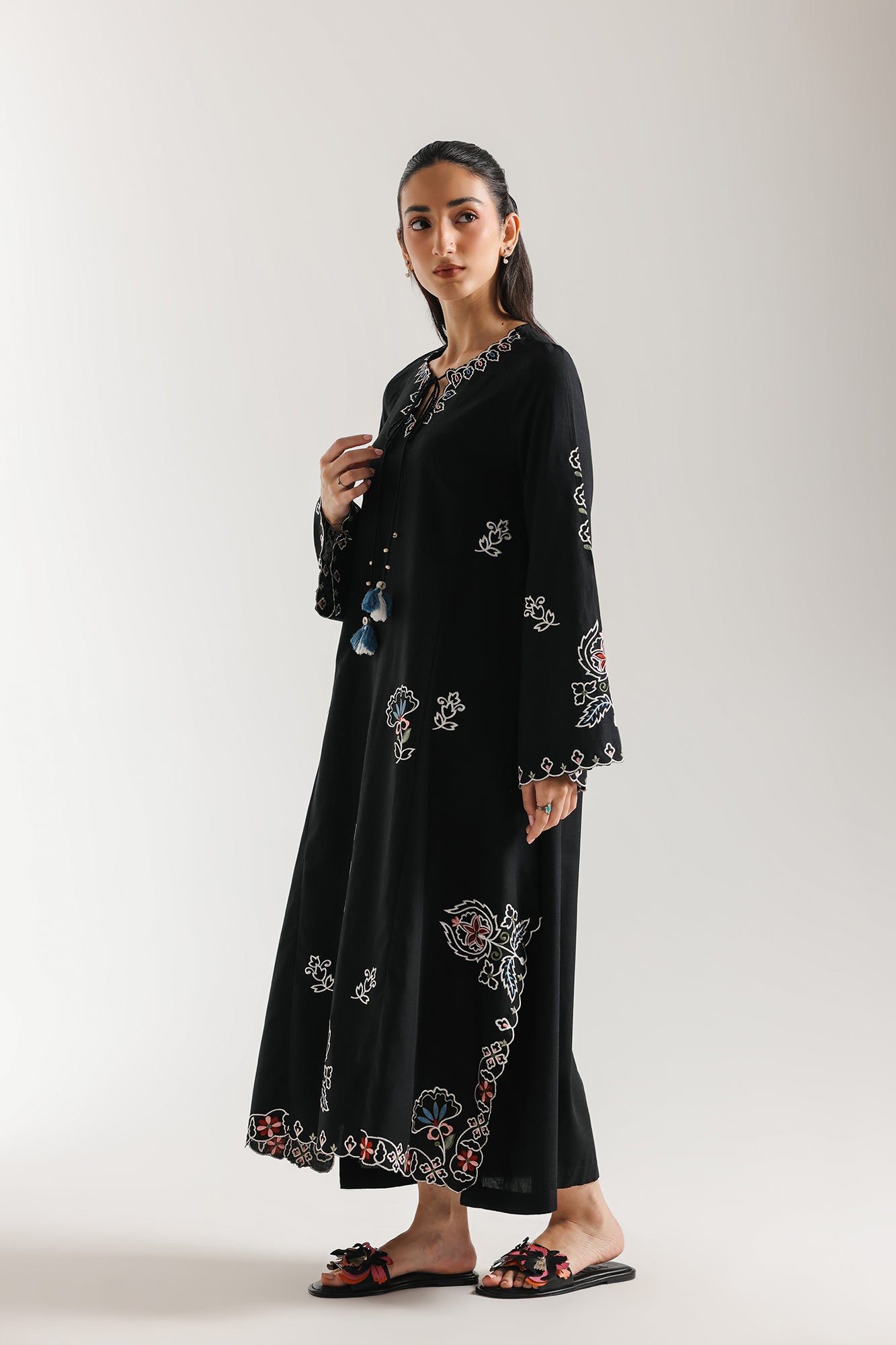 EMBROIDERED DRESS (E7542/102/902)