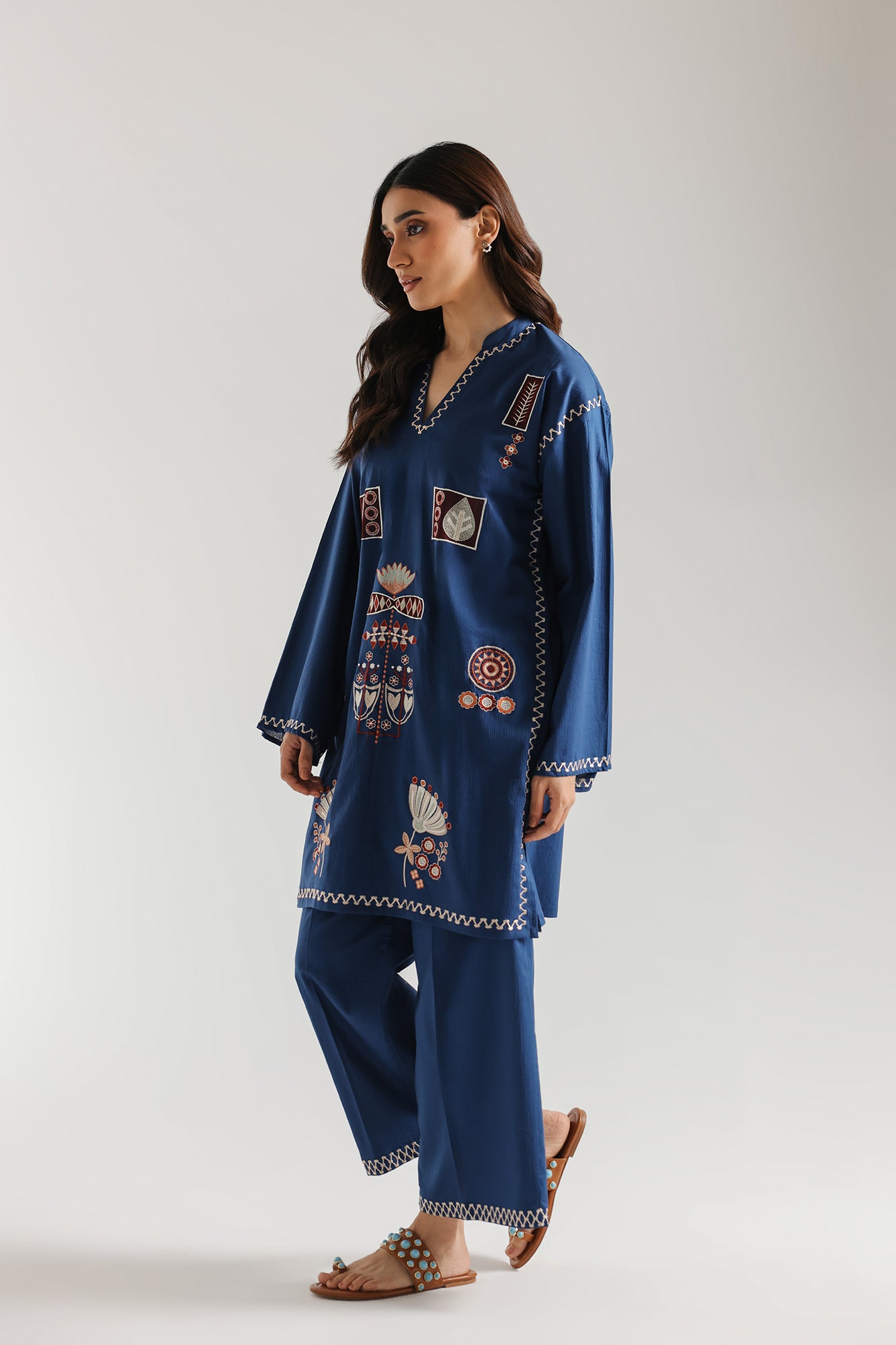 EMBROIDERED SUIT (E7552/102/627)
