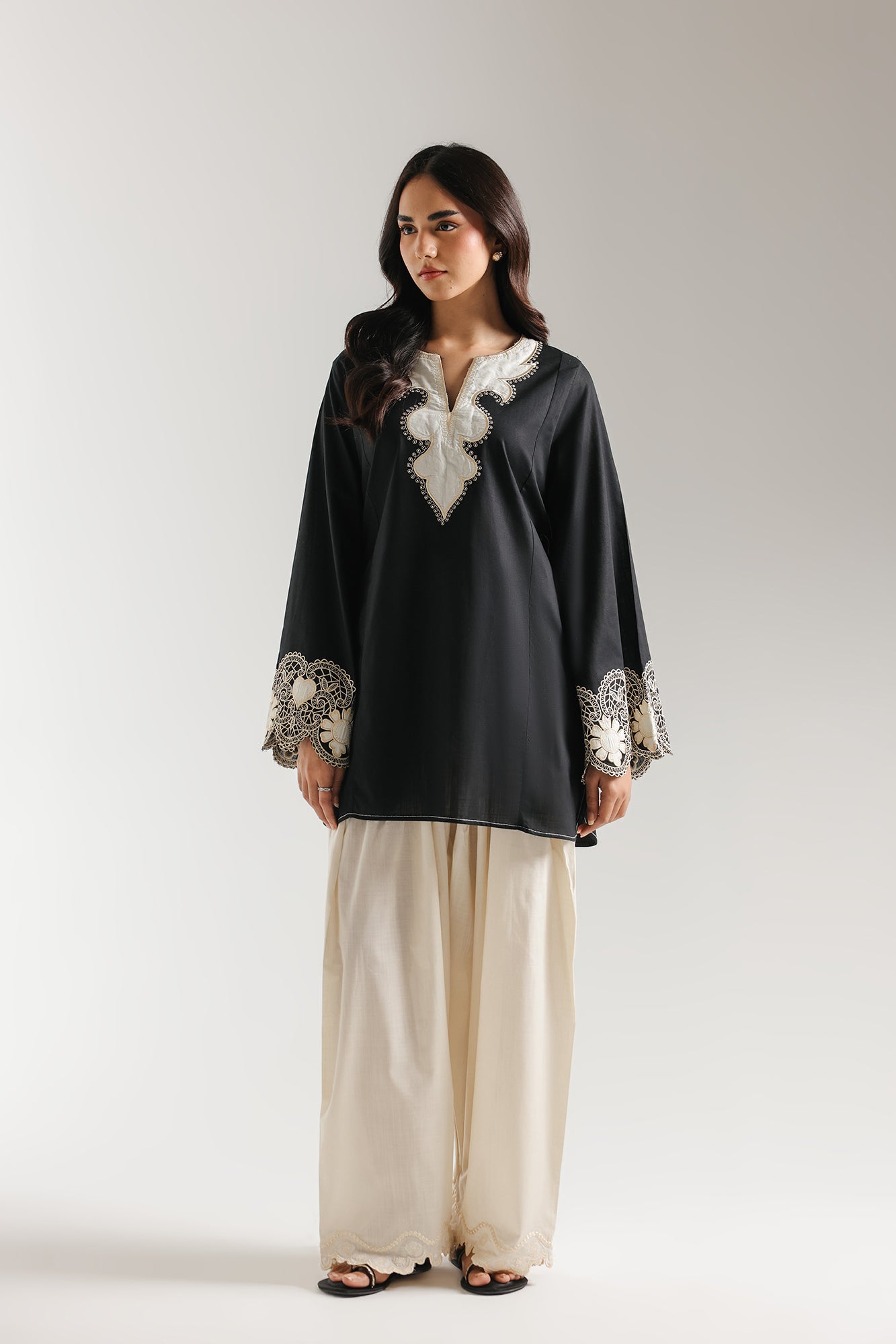 EMBROIDERED SUIT (E7583/102/902)