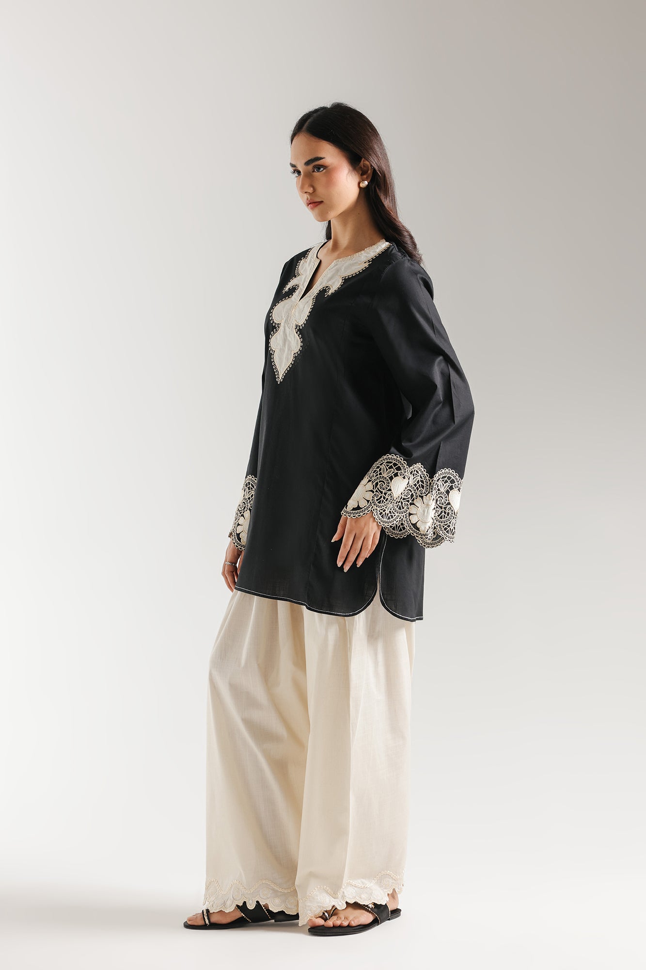 EMBROIDERED SUIT (E7583/102/902)