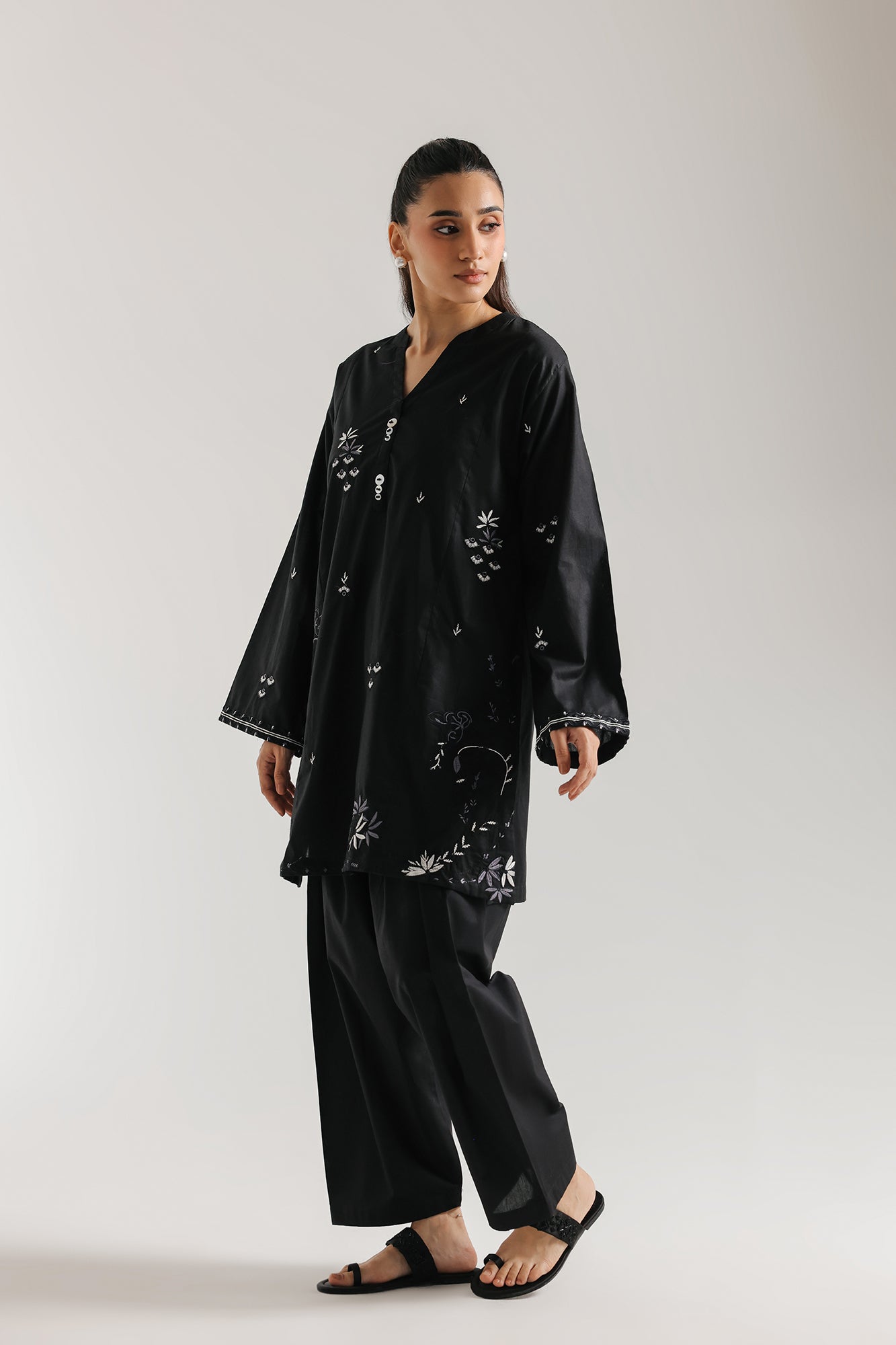EMBROIDERED SHIRT (E7605/102/902)