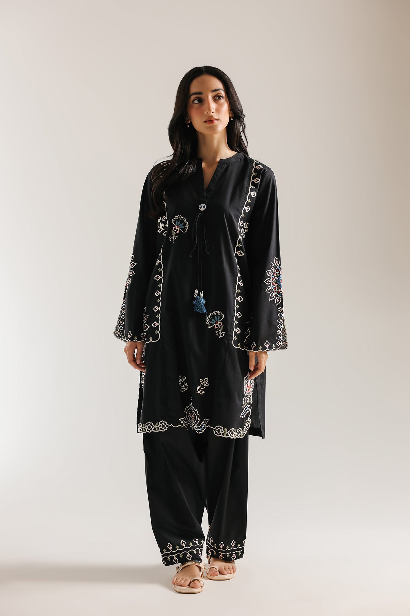 EMBROIDERED SUIT (E7606/102/902)
