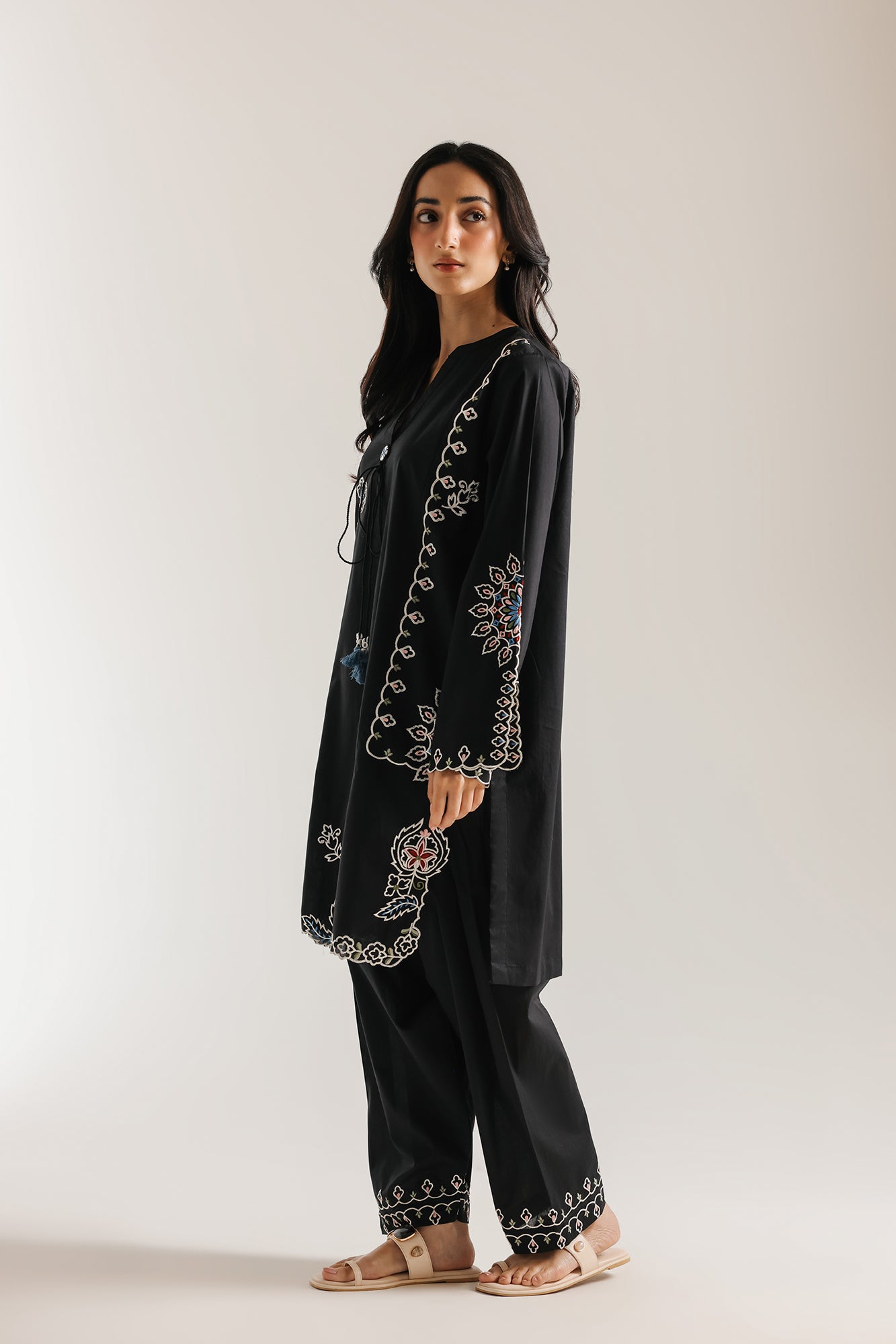 EMBROIDERED SUIT (E7606/102/902)