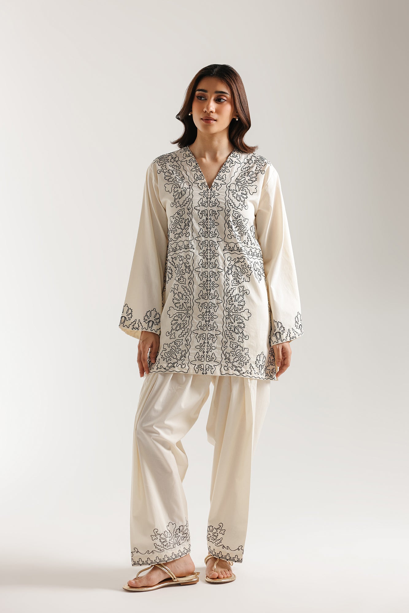 EMBROIDERED SUIT (E7620/102/002)