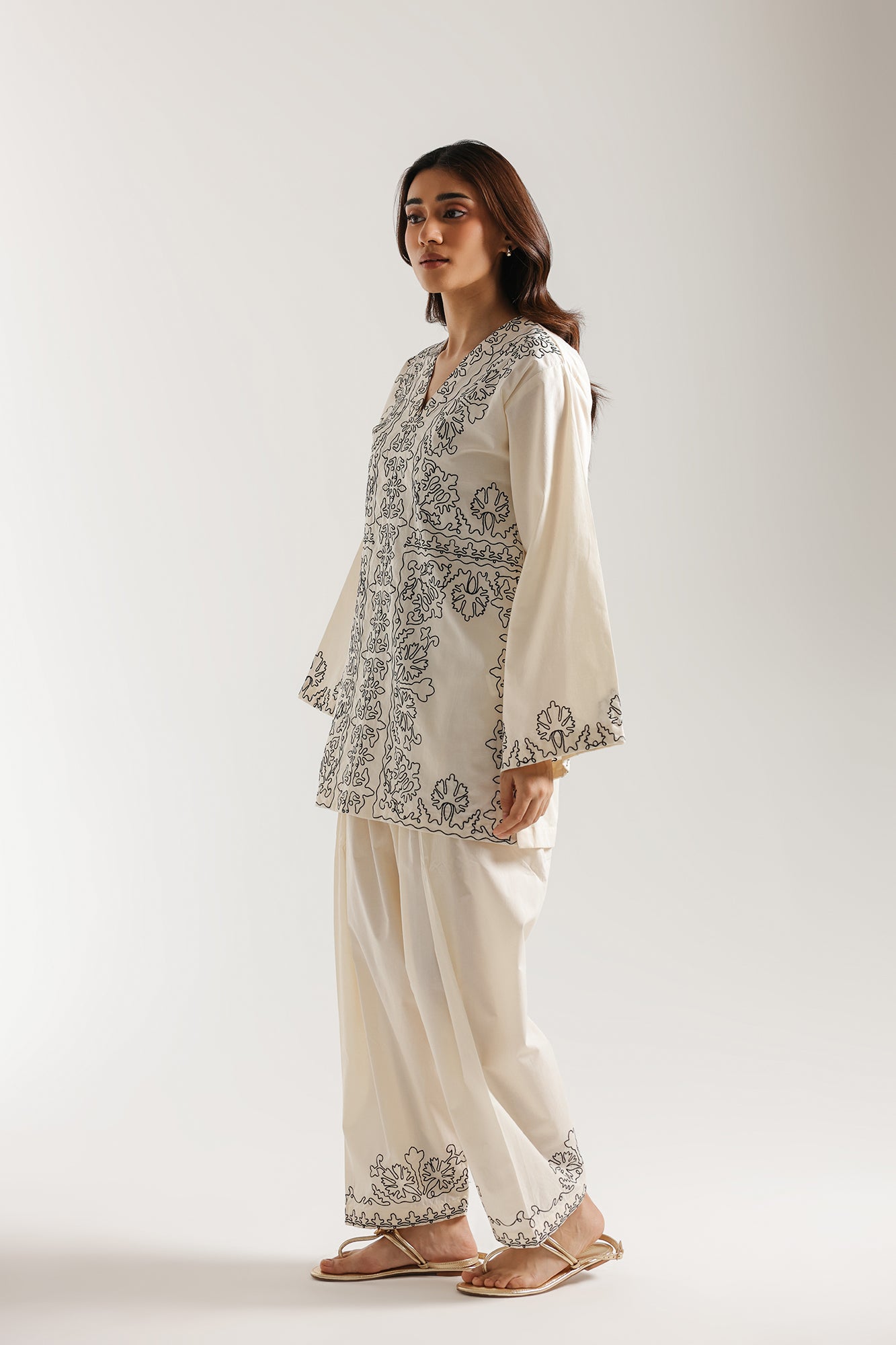 EMBROIDERED SUIT (E7620/102/002)