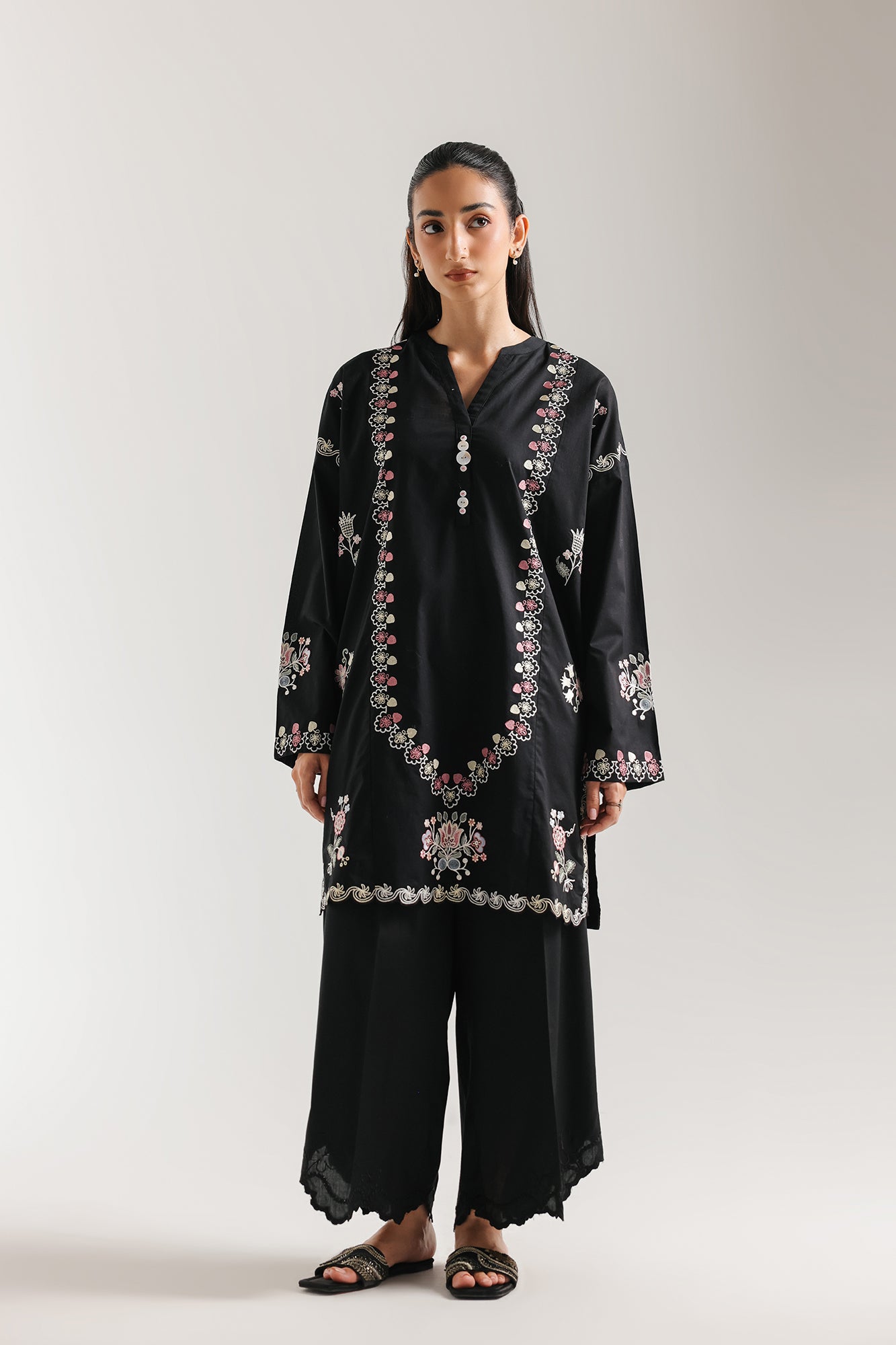 EMBROIDERED SHIRT (E7622/102/901)