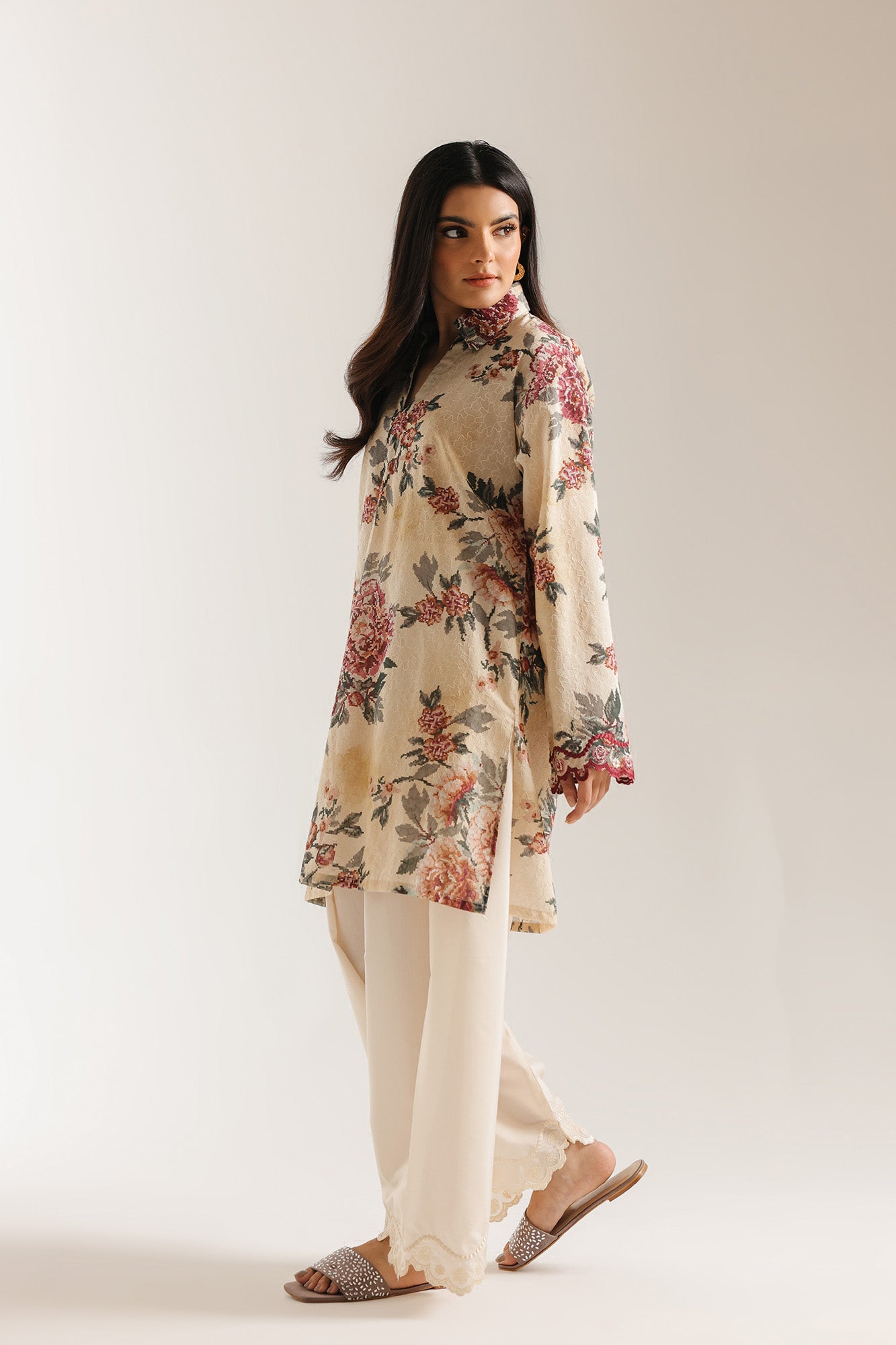 EMBROIDERED SUIT (E7677/102/226)