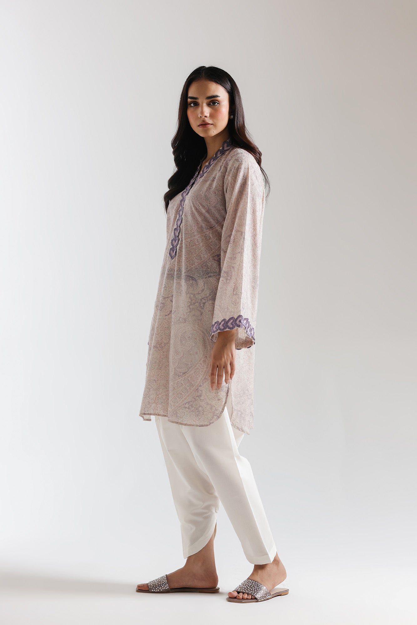 EMBROIDERED SUIT (E7679/102/515)