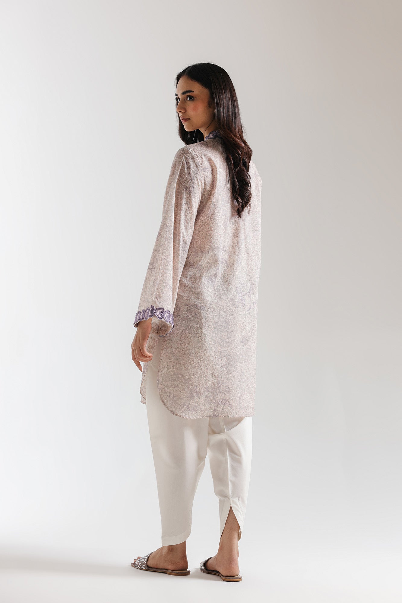 EMBROIDERED SUIT (E7679/102/515)