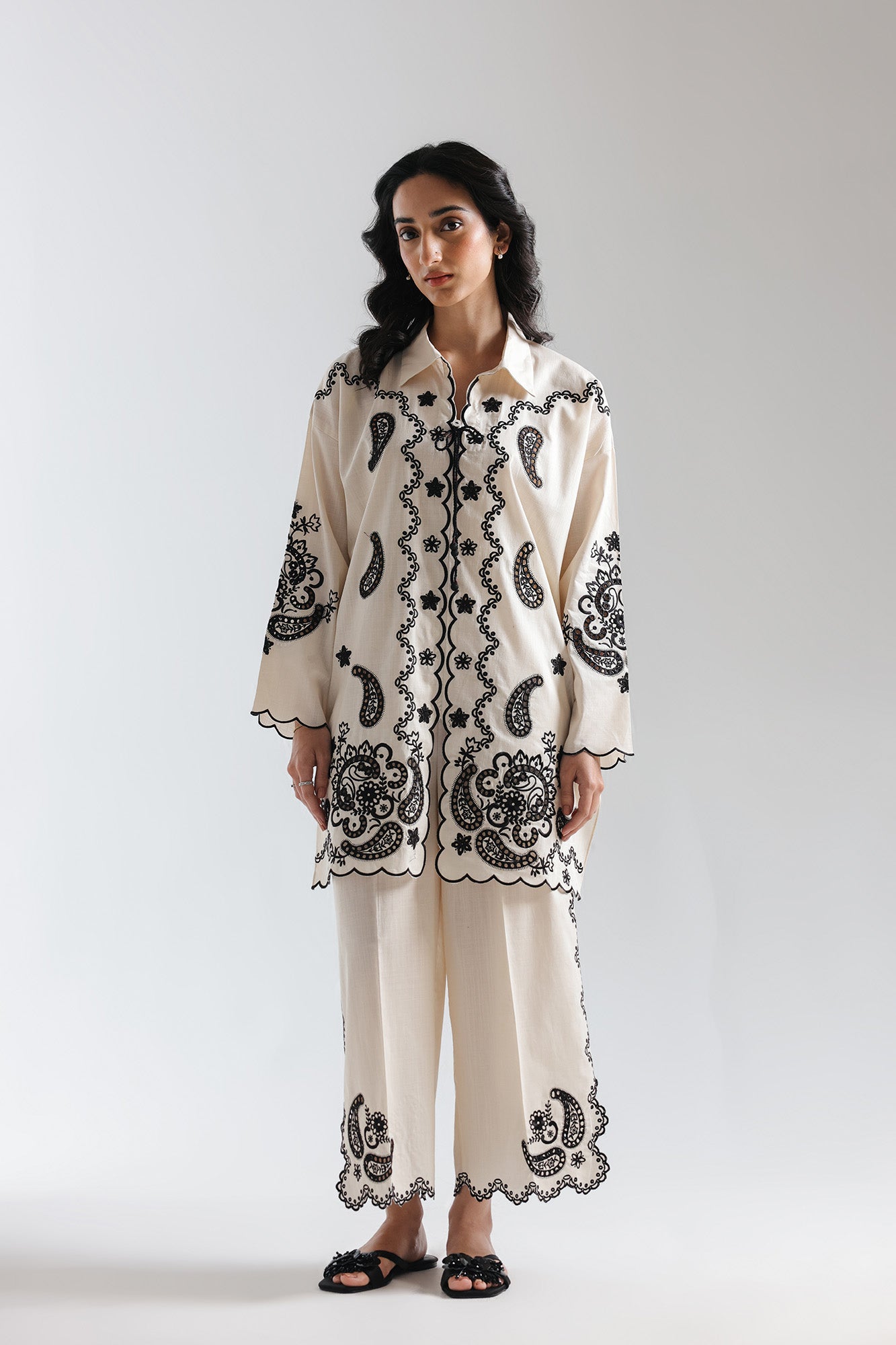 EMBROIDERED SUIT (E7686/102/002)