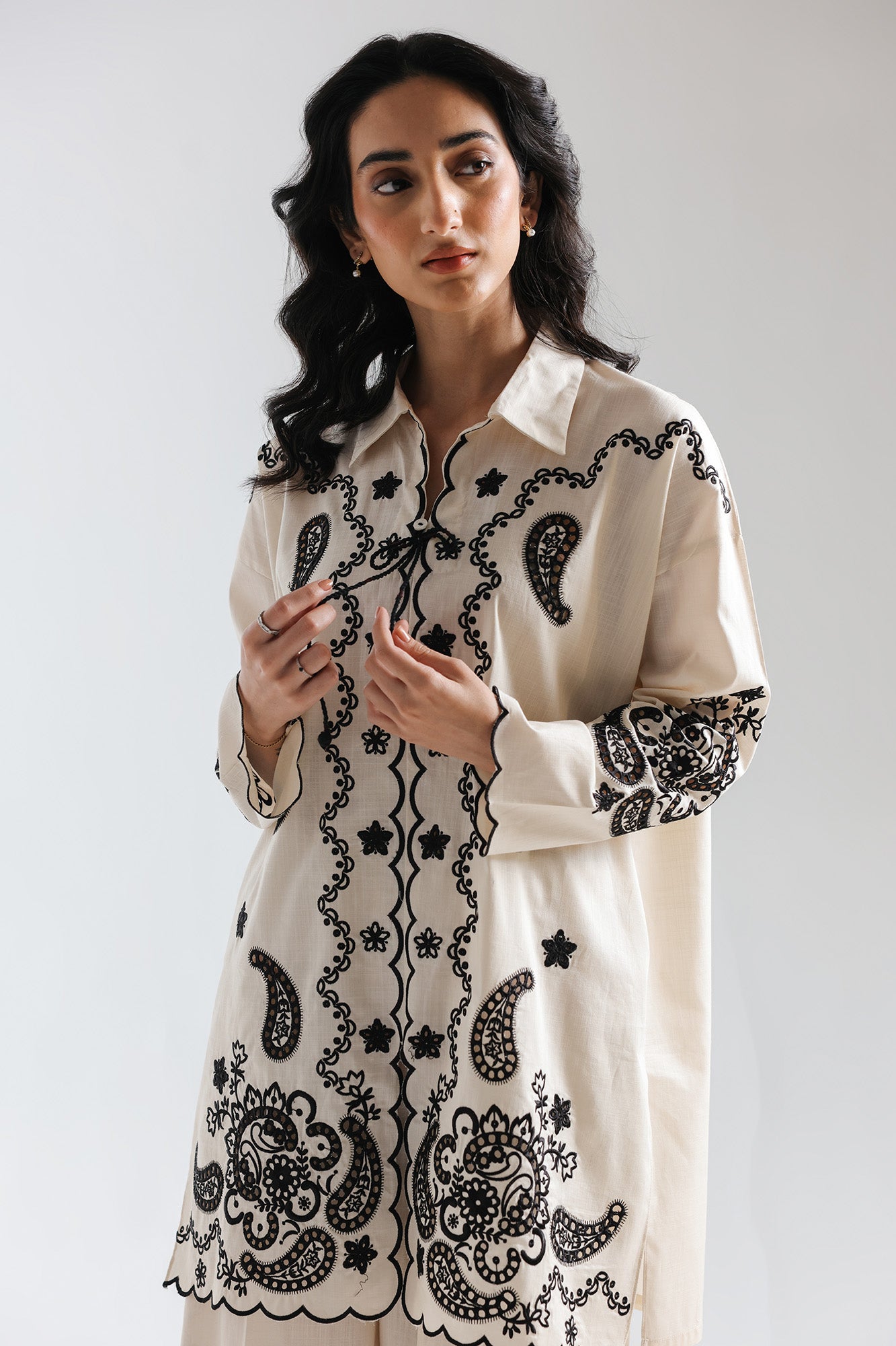 EMBROIDERED SUIT (E7686/102/002)