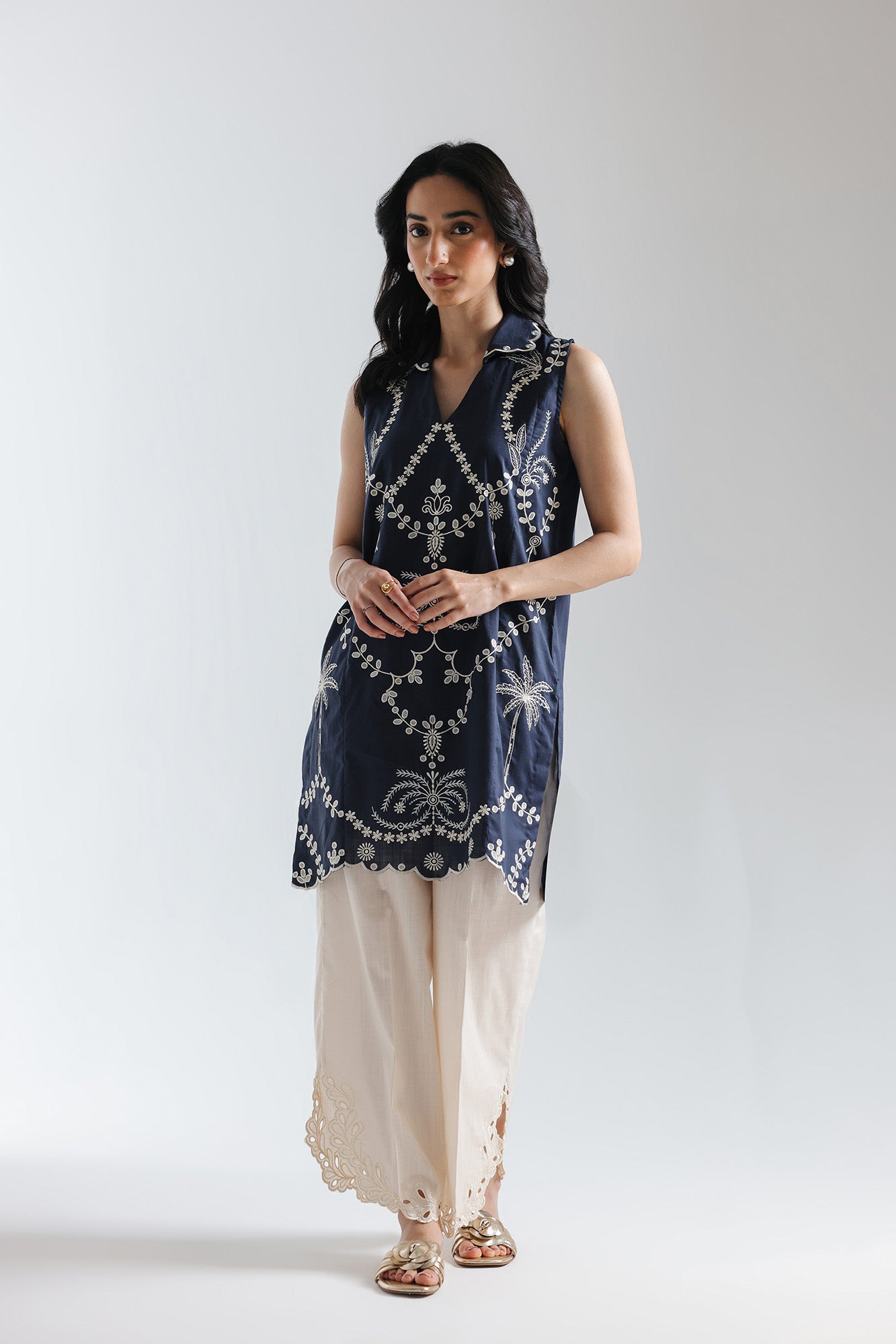 EMBROIDERED SUIT (E7687/102/619)