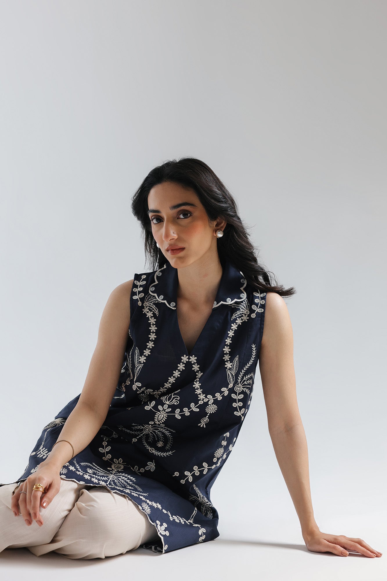 EMBROIDERED SUIT (E7687/102/619)