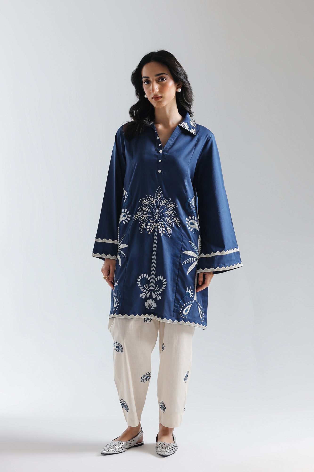 EMBROIDERED SUIT (E7690/102/622)