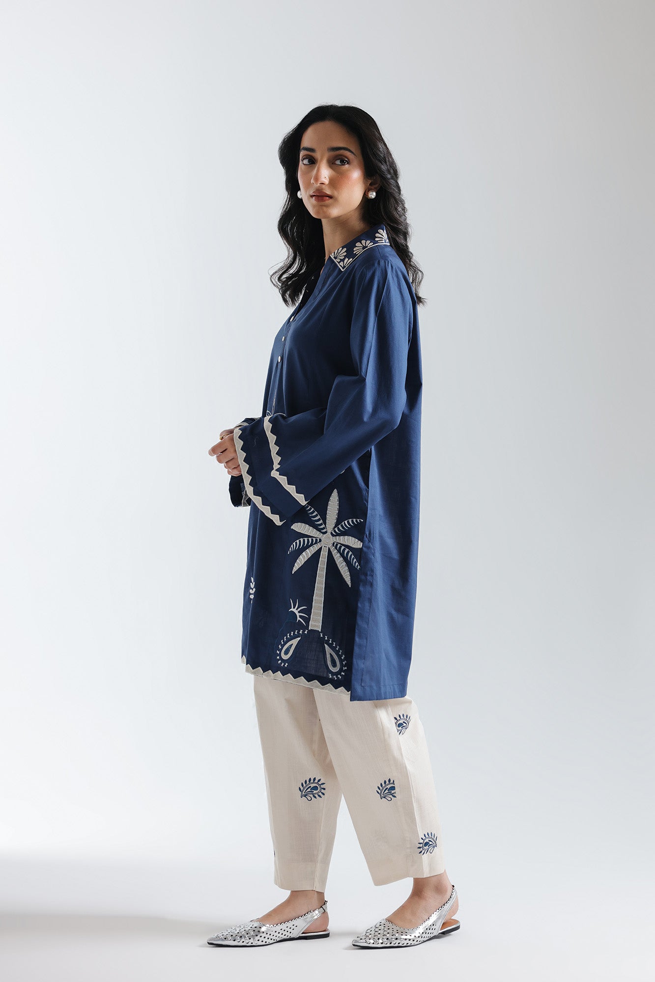 EMBROIDERED SUIT (E7690/102/622)