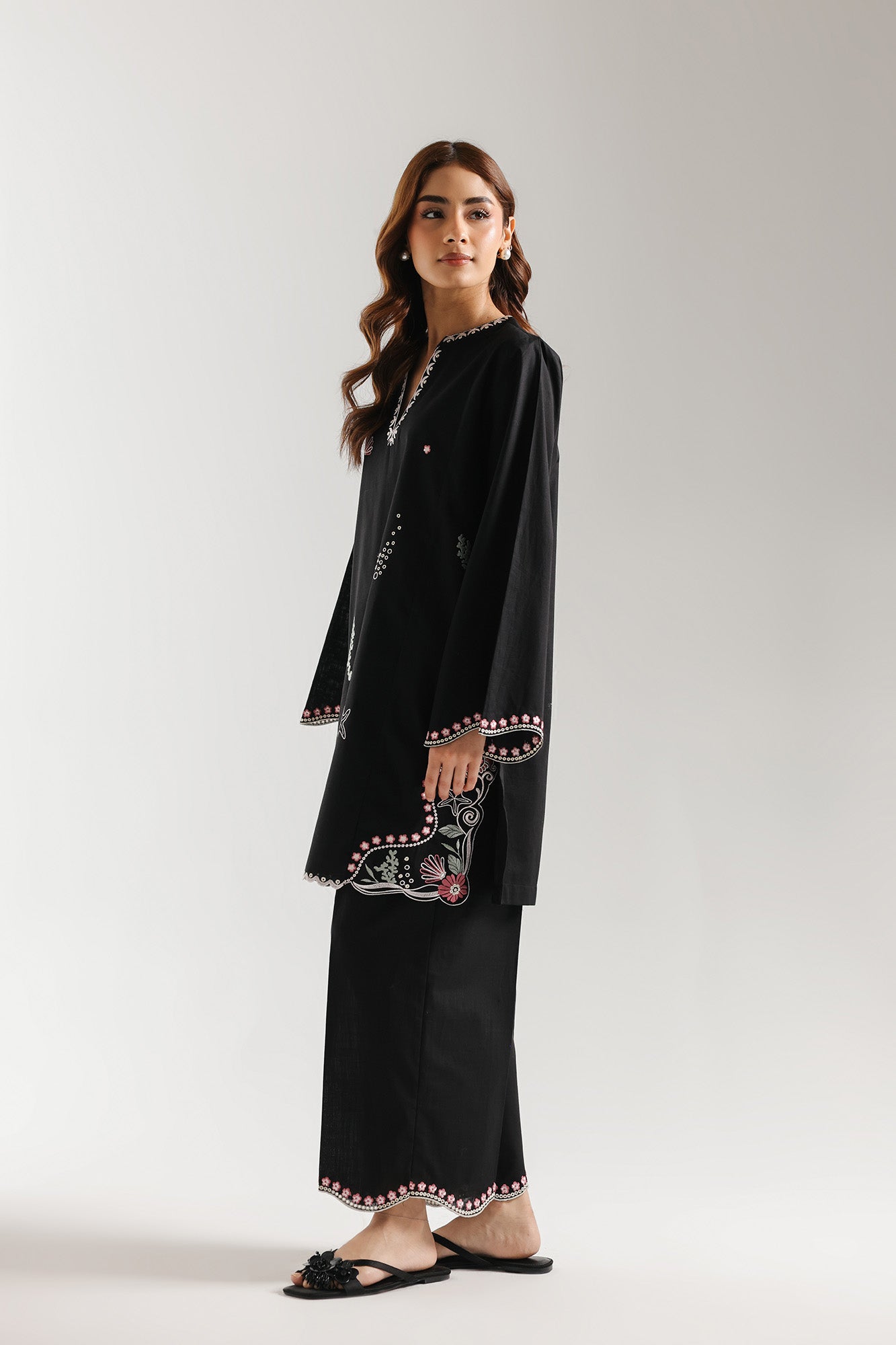 EMBROIDERED SUIT (E7691/102/902)