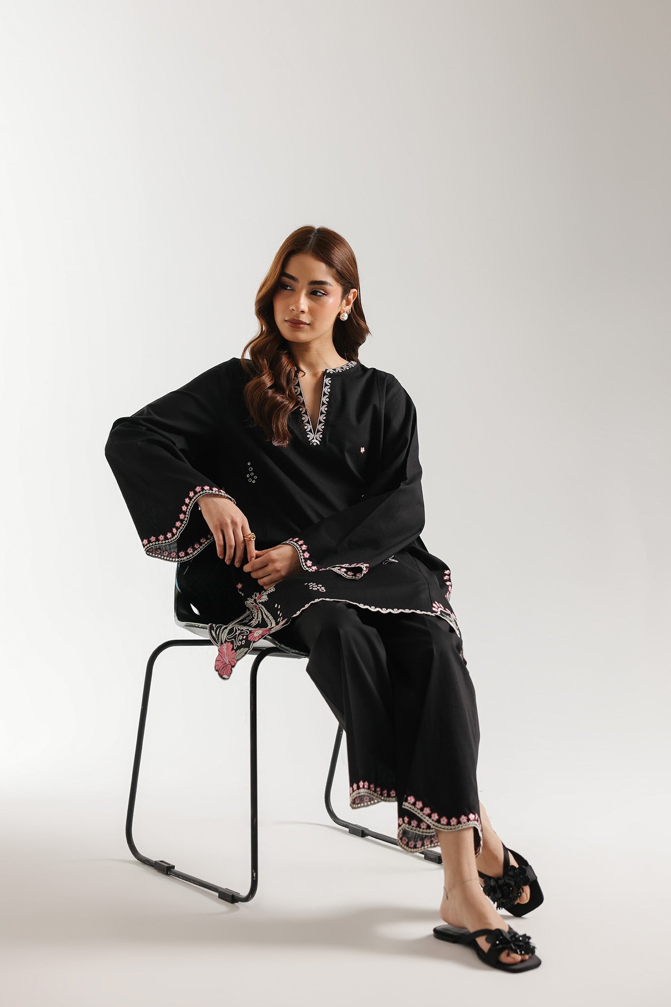 EMBROIDERED SUIT (E7691/102/902)