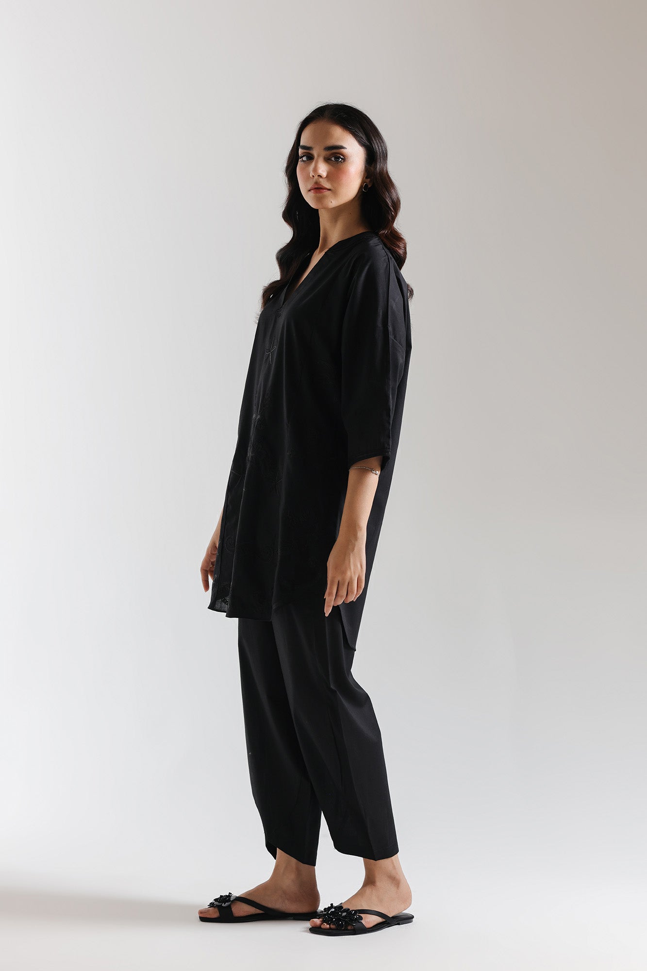 EMBROIDERED SUIT (E7693/102/902)