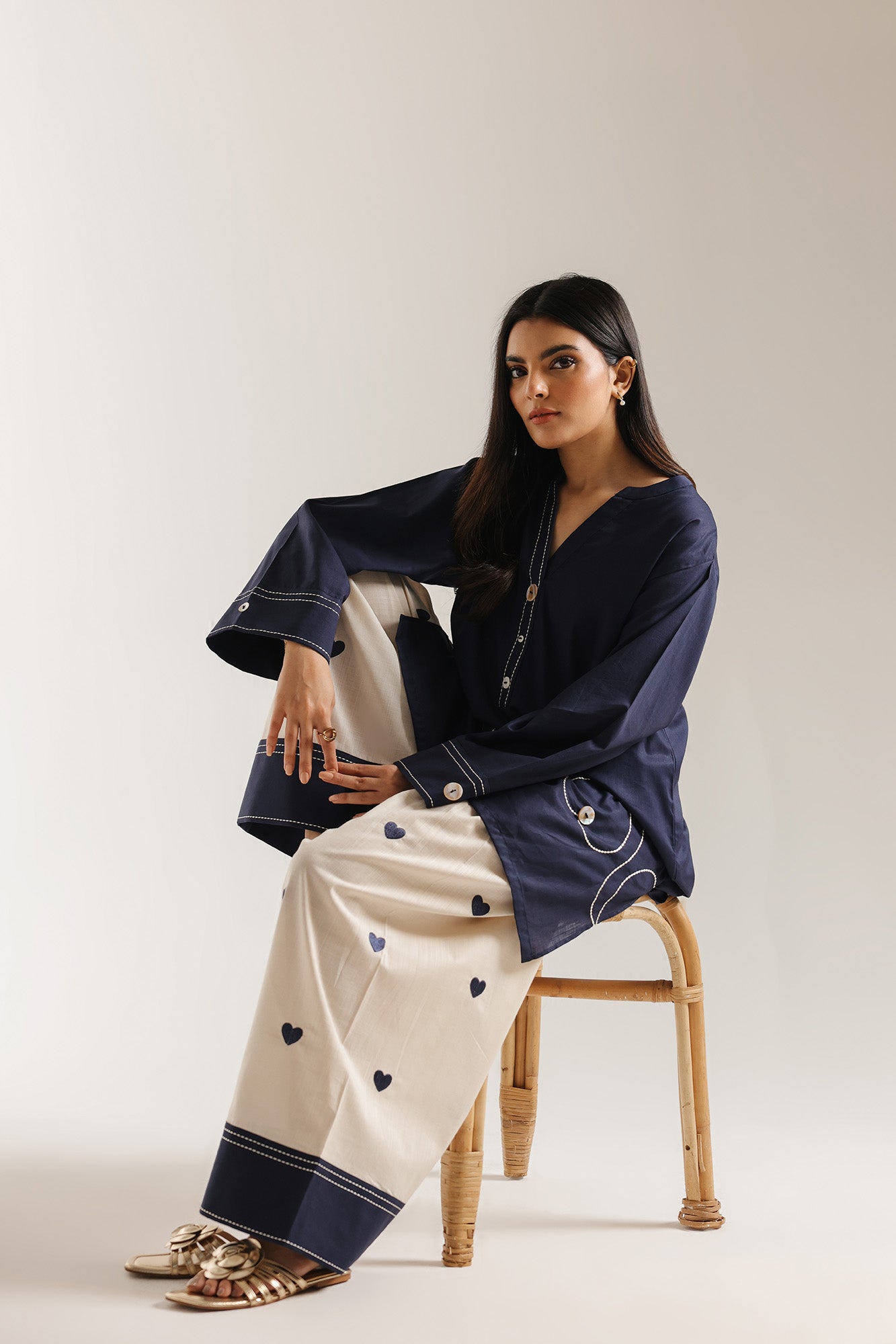 EMBROIDERED SUIT (E7694/102/622)