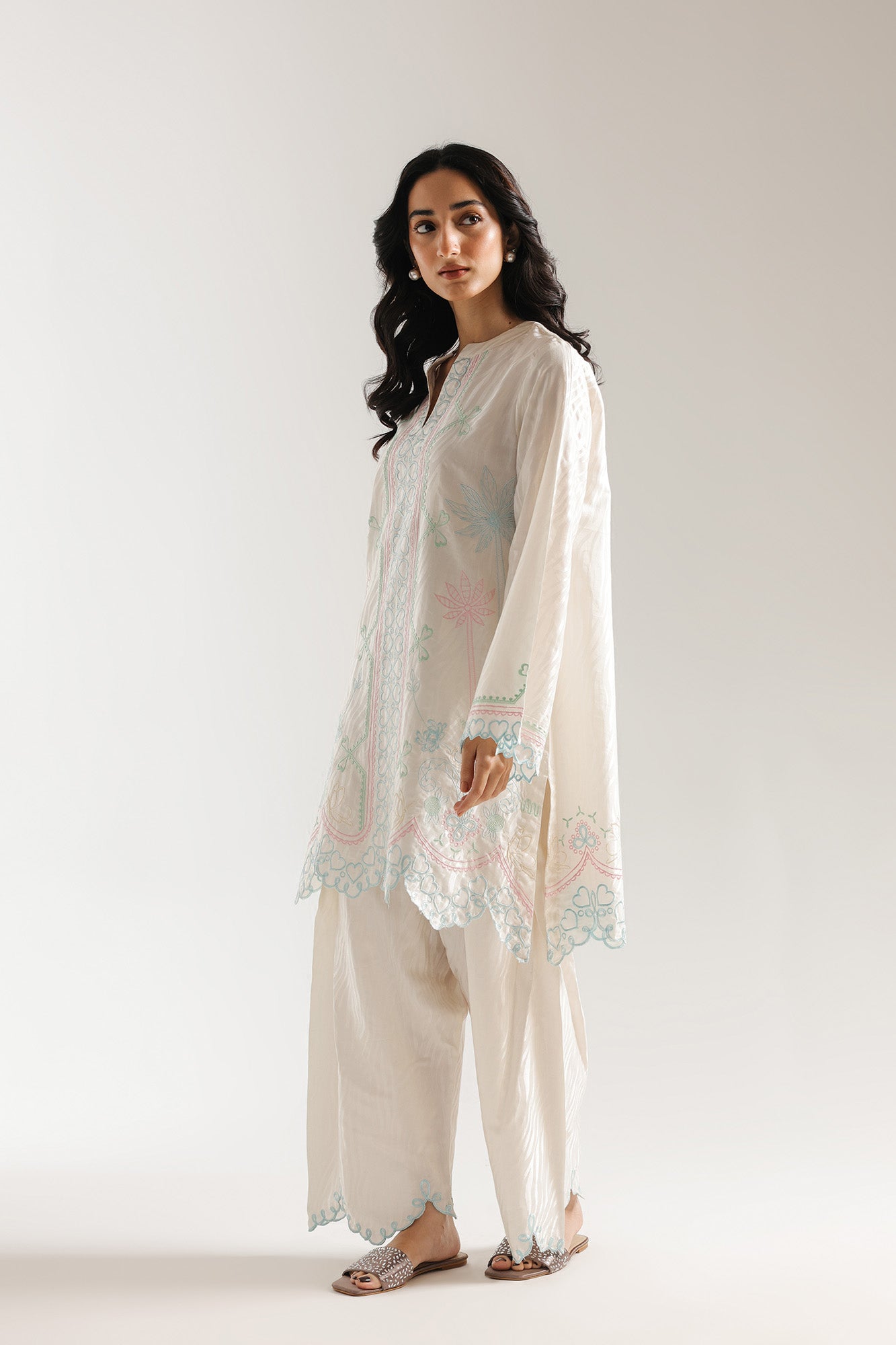 EMBROIDERED SUIT (E7701/102/002)