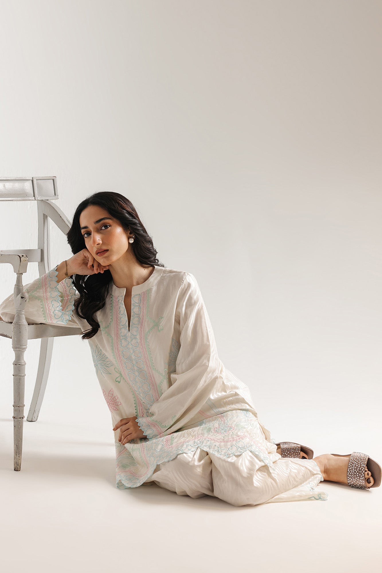 EMBROIDERED SUIT (E7701/102/002)