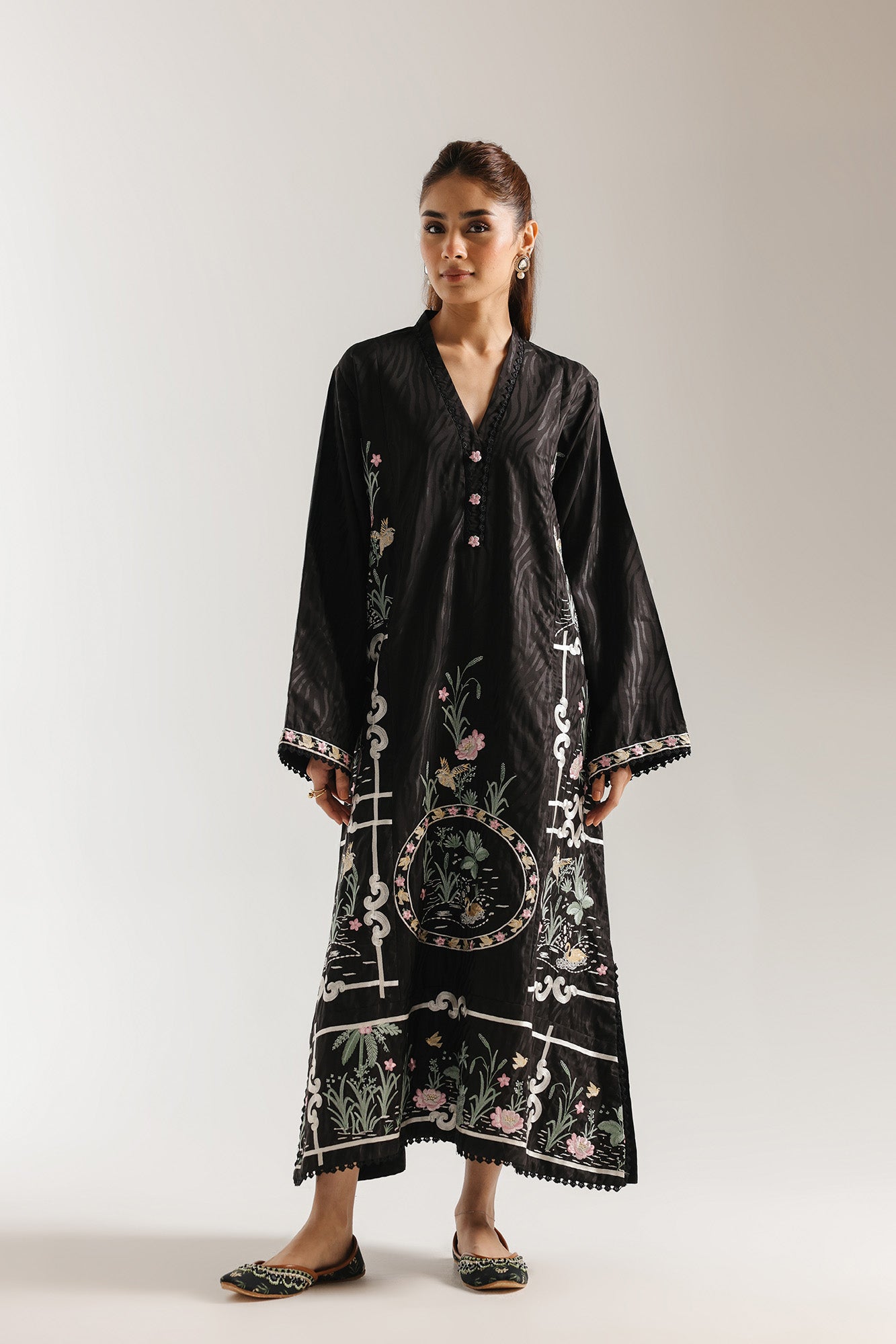 EMBROIDERED KAFTAN (E7702/102/902)