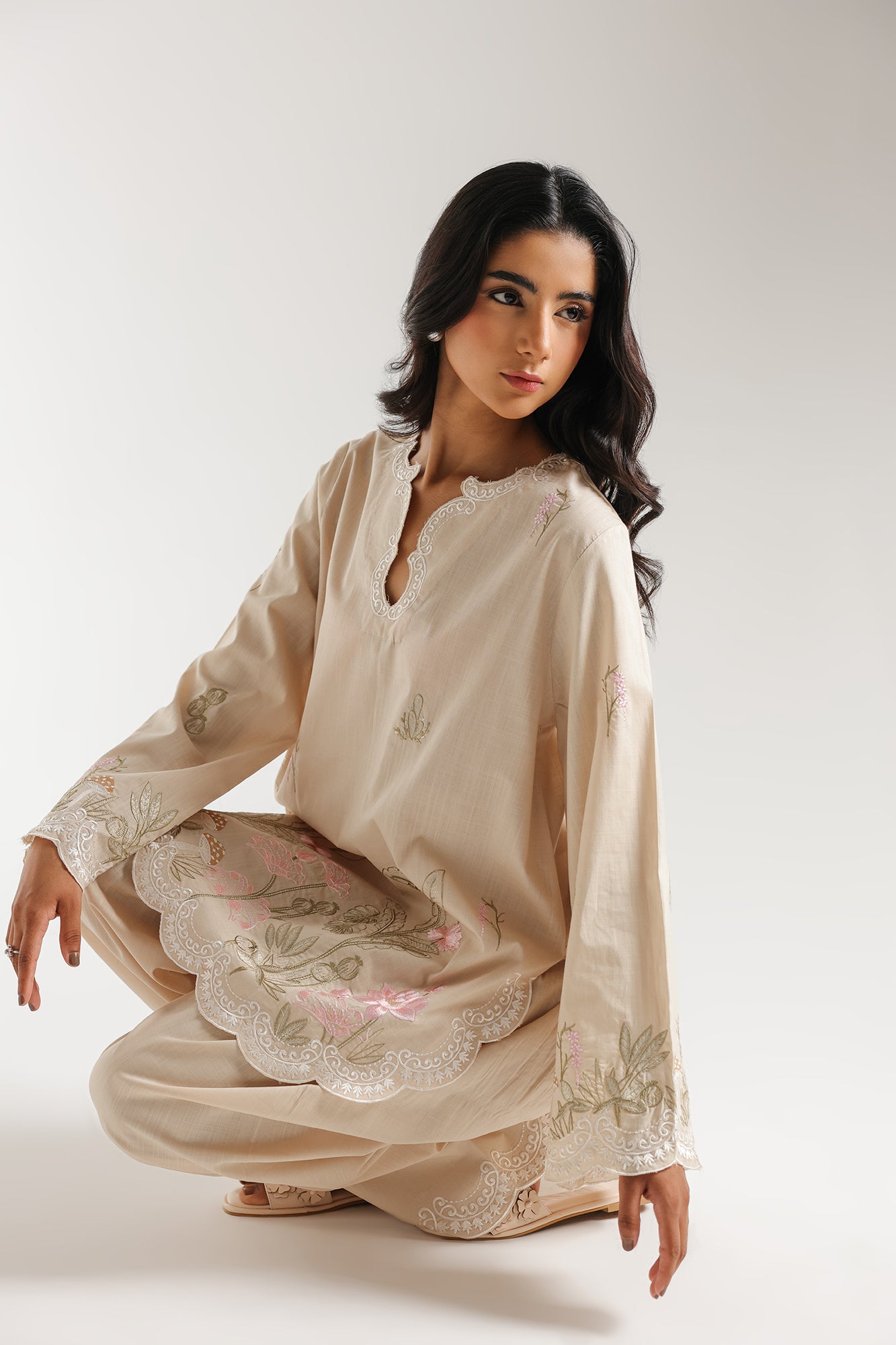 EMBROIDERED SUIT (E7705/102/115)