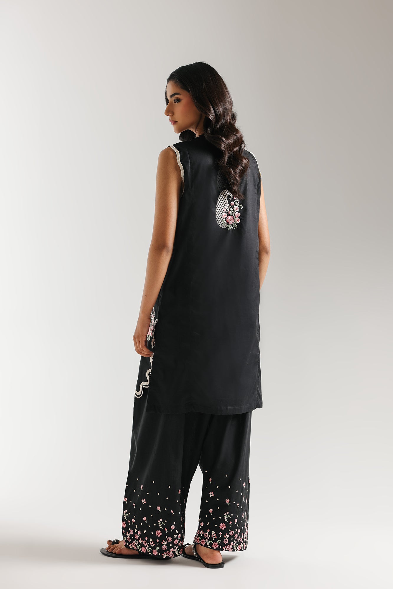 EMBROIDERED SUIT (E7706/102/902)