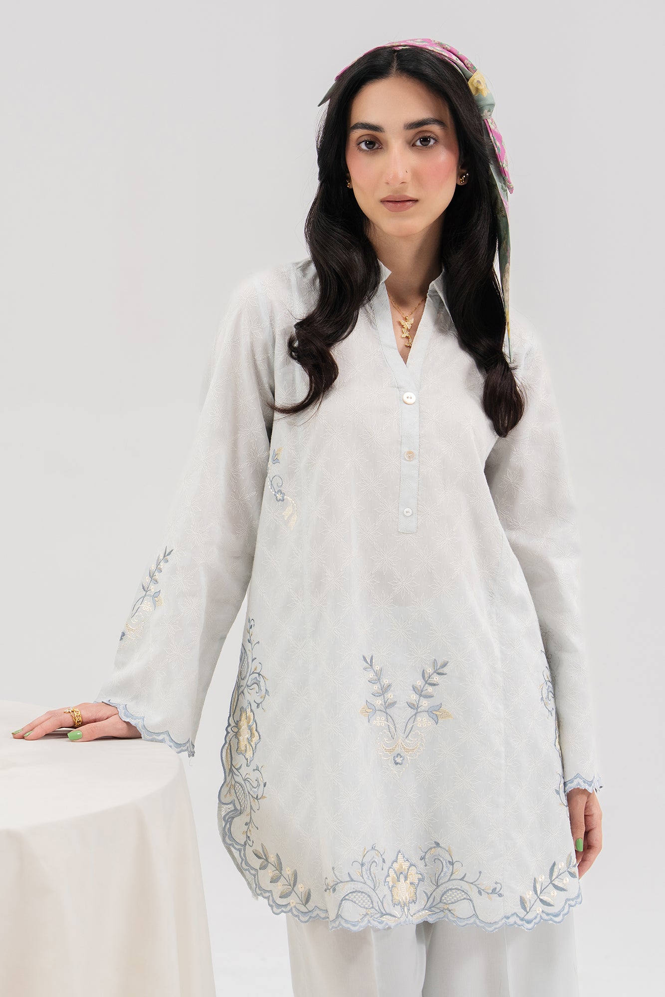 EMBROIDERED SUIT (E7715/102/617)