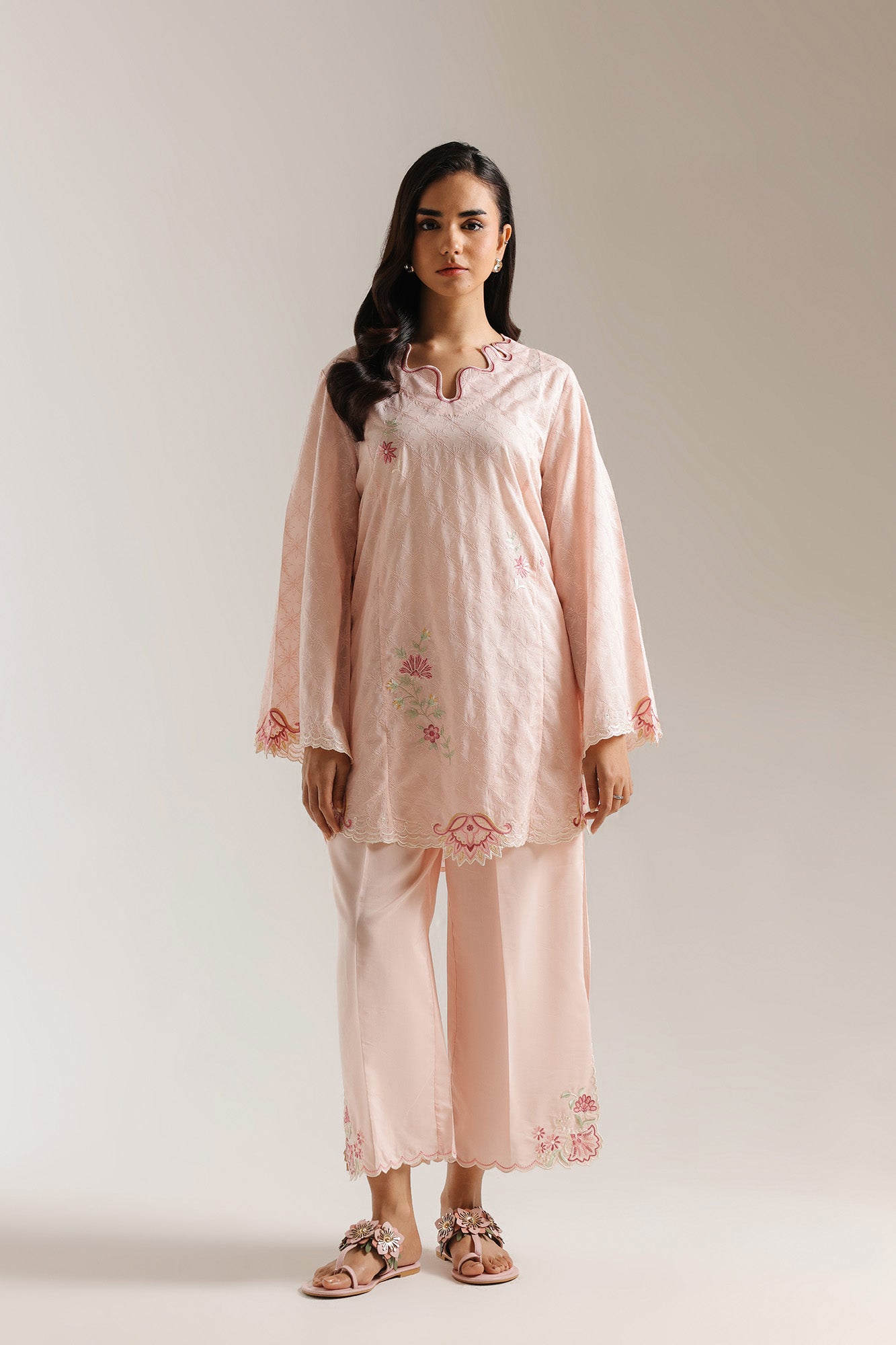 EMBROIDERED SUIT (E7717/102/427)