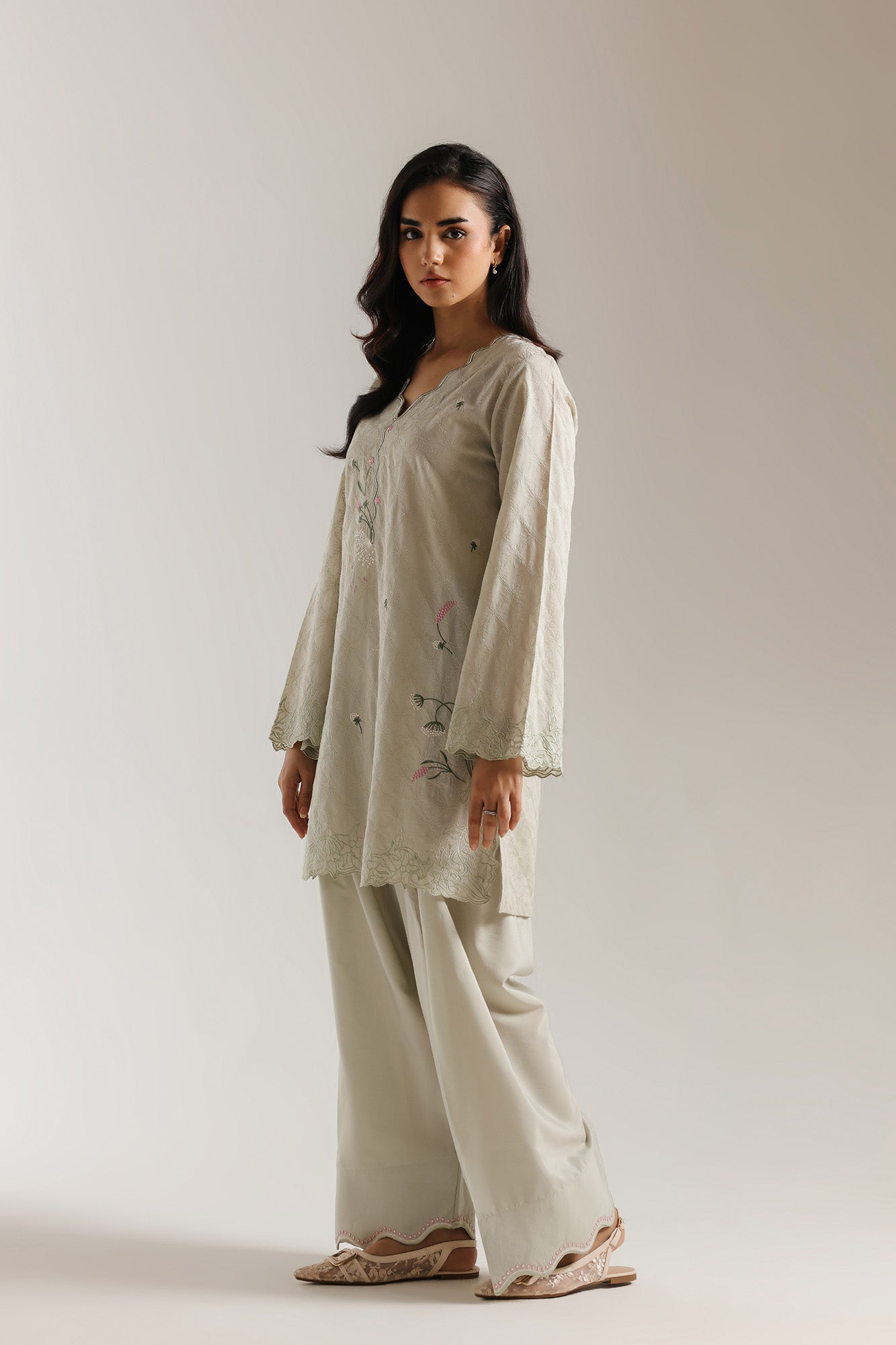 EMBROIDERED SUIT (E7719/102/127)