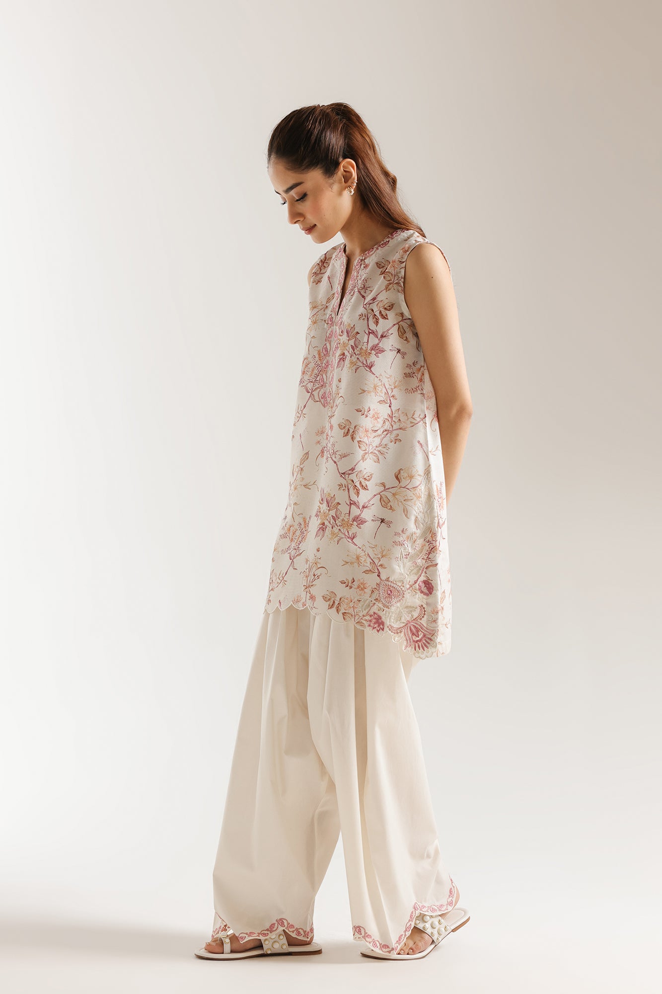 EMBROIDERED SUIT (E7722/102/002)