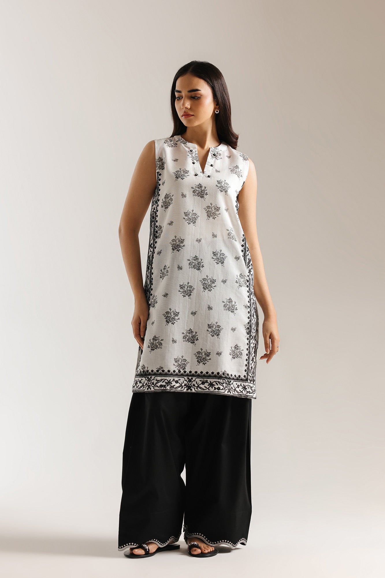 EMBROIDERED SUIT (E7723/102/002)