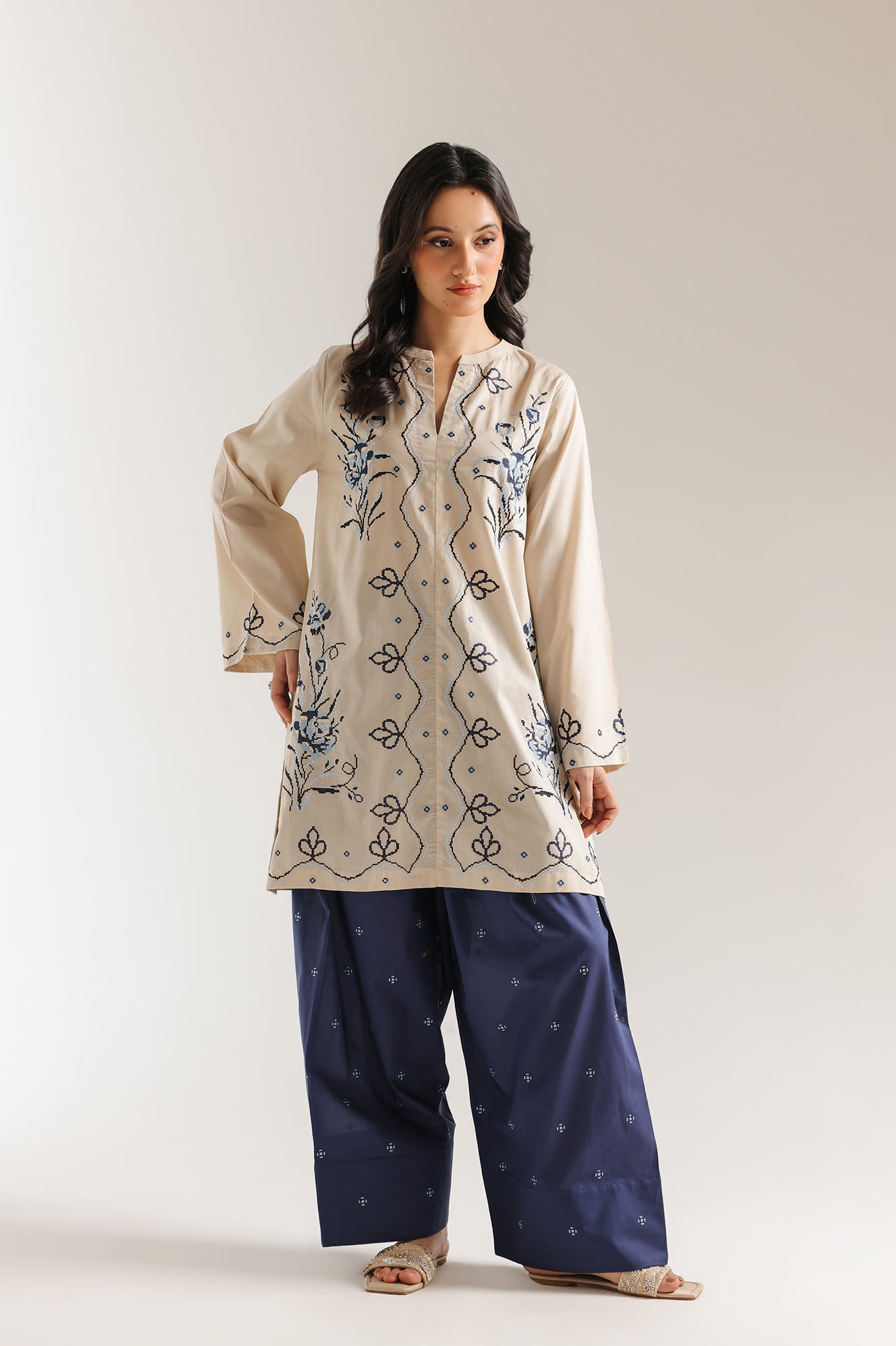 EMBROIDERED SUIT (E7744/102/004)