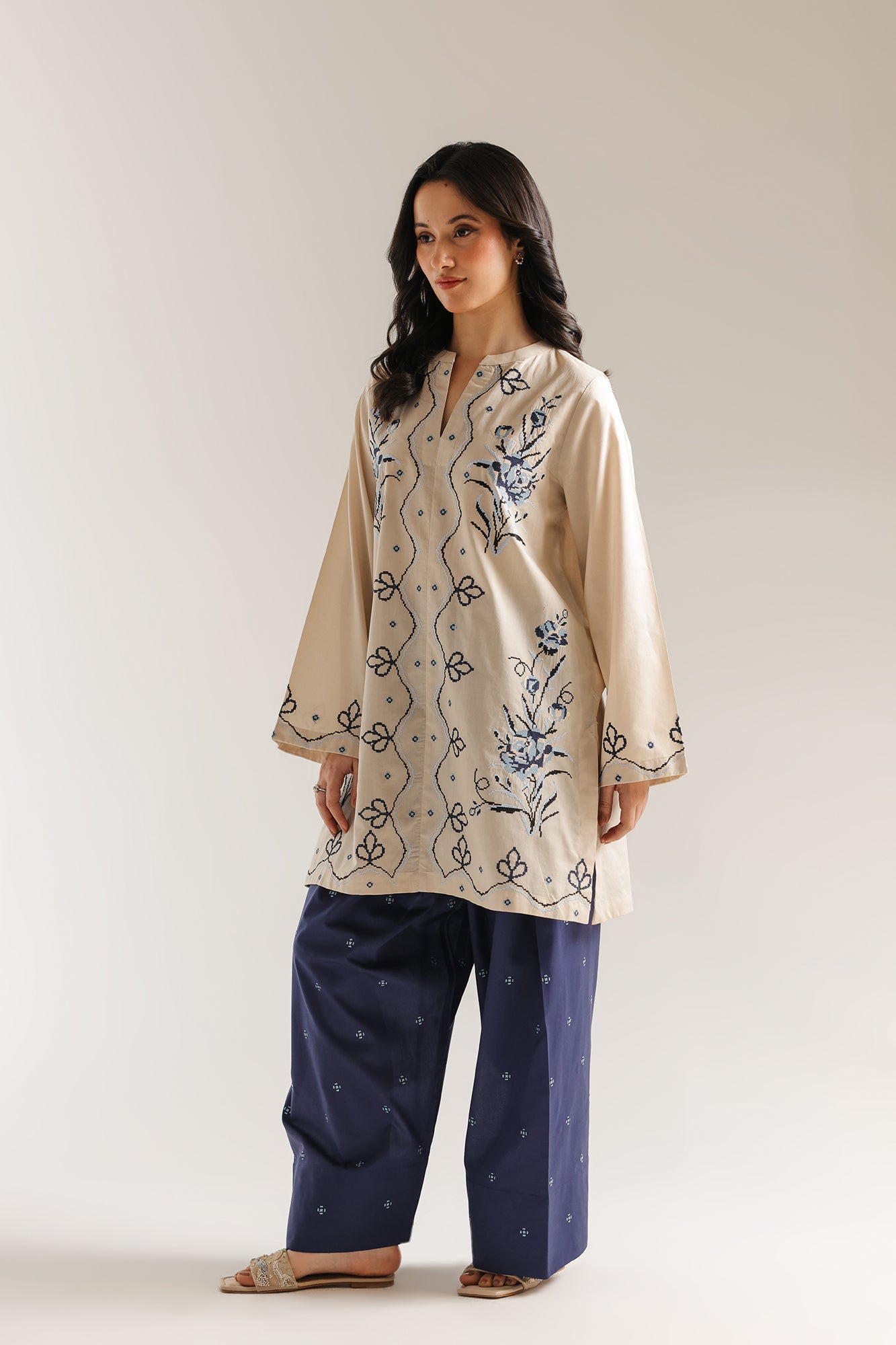 EMBROIDERED SUIT (E7744/102/004)