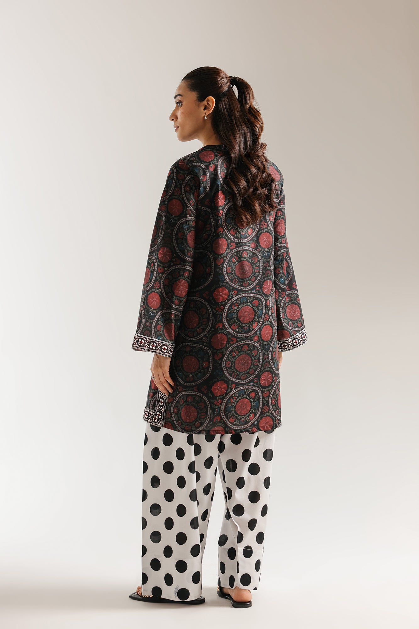 EMBROIDERED SUIT (E7751/102/902)