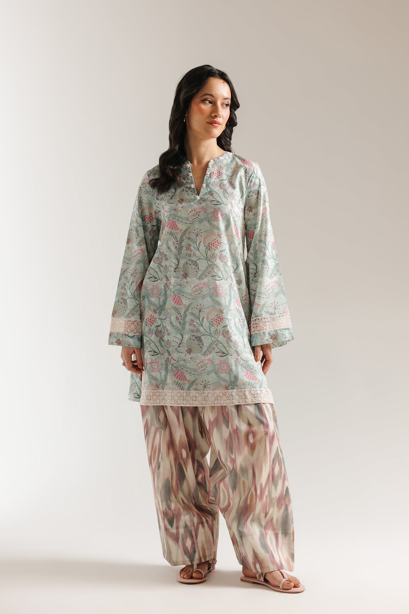 EMBROIDERED SUIT (E7753/102/721)