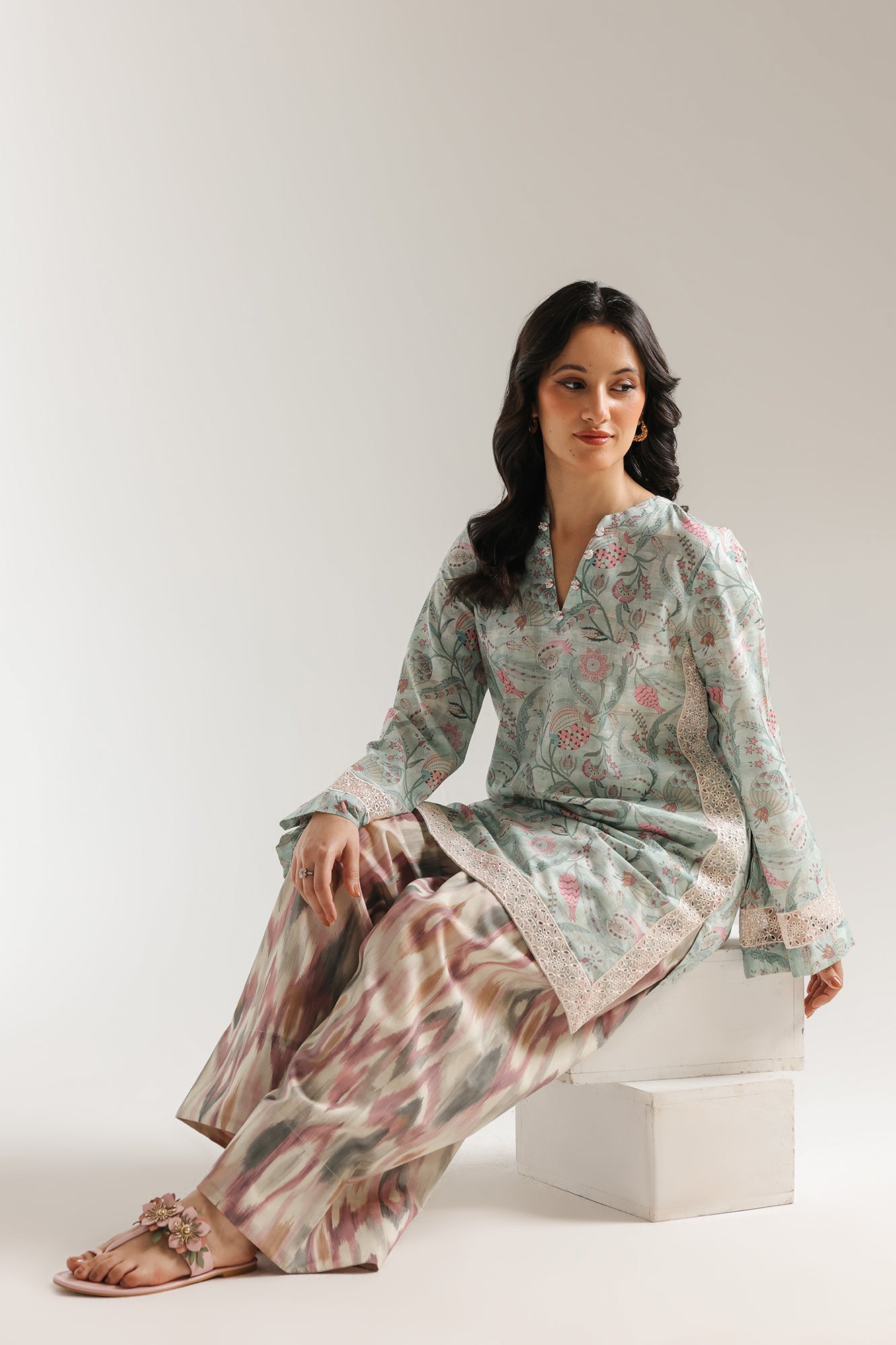 EMBROIDERED SUIT (E7753/102/721)