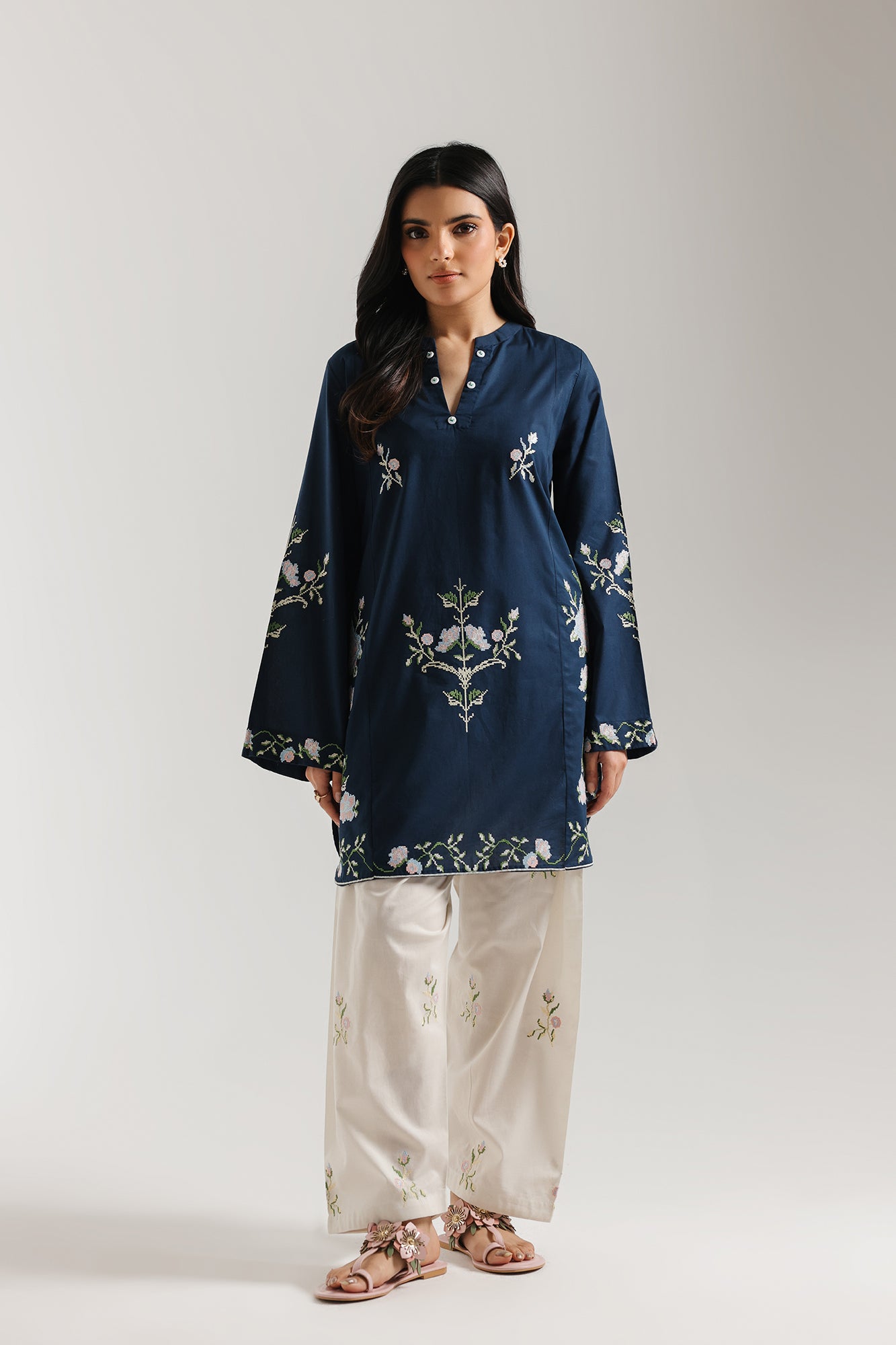 EMBROIDERED SUIT (E7759/102/618)