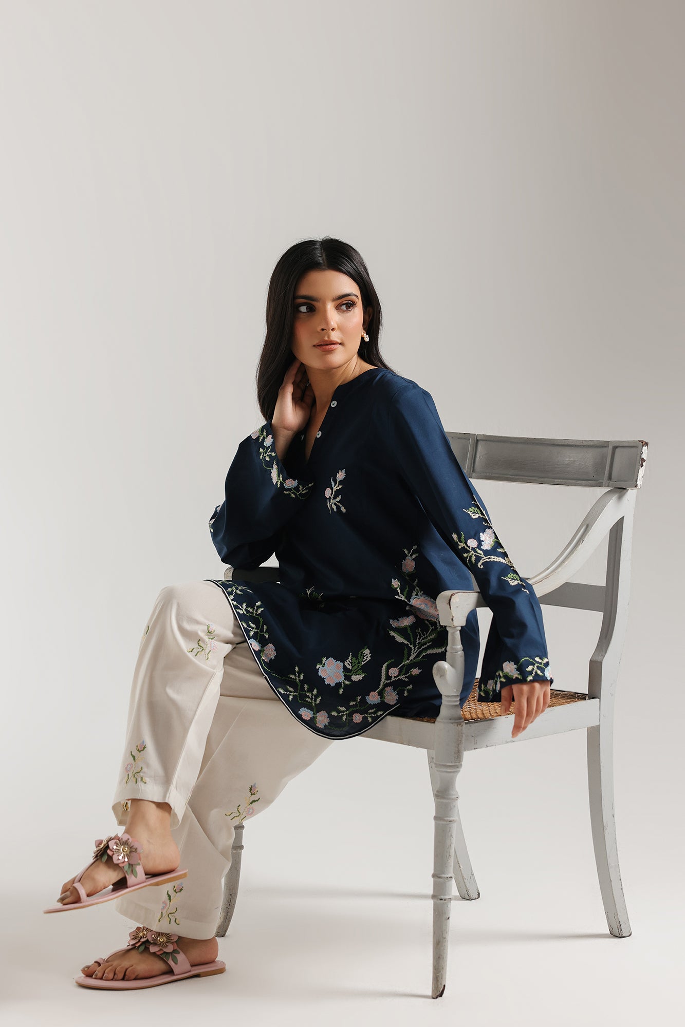 EMBROIDERED SUIT (E7759/102/618)