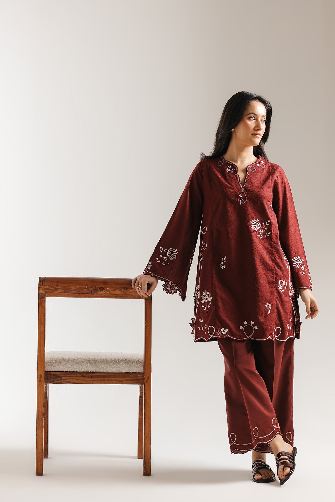 EMBROIDERED SUIT (E7760/102/415)