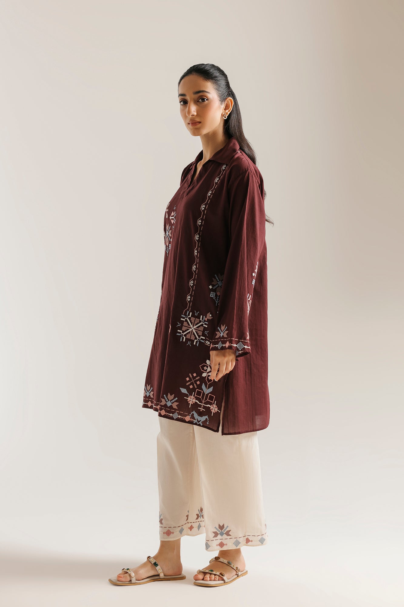 EMBROIDERED SUIT (E7767/102/516)