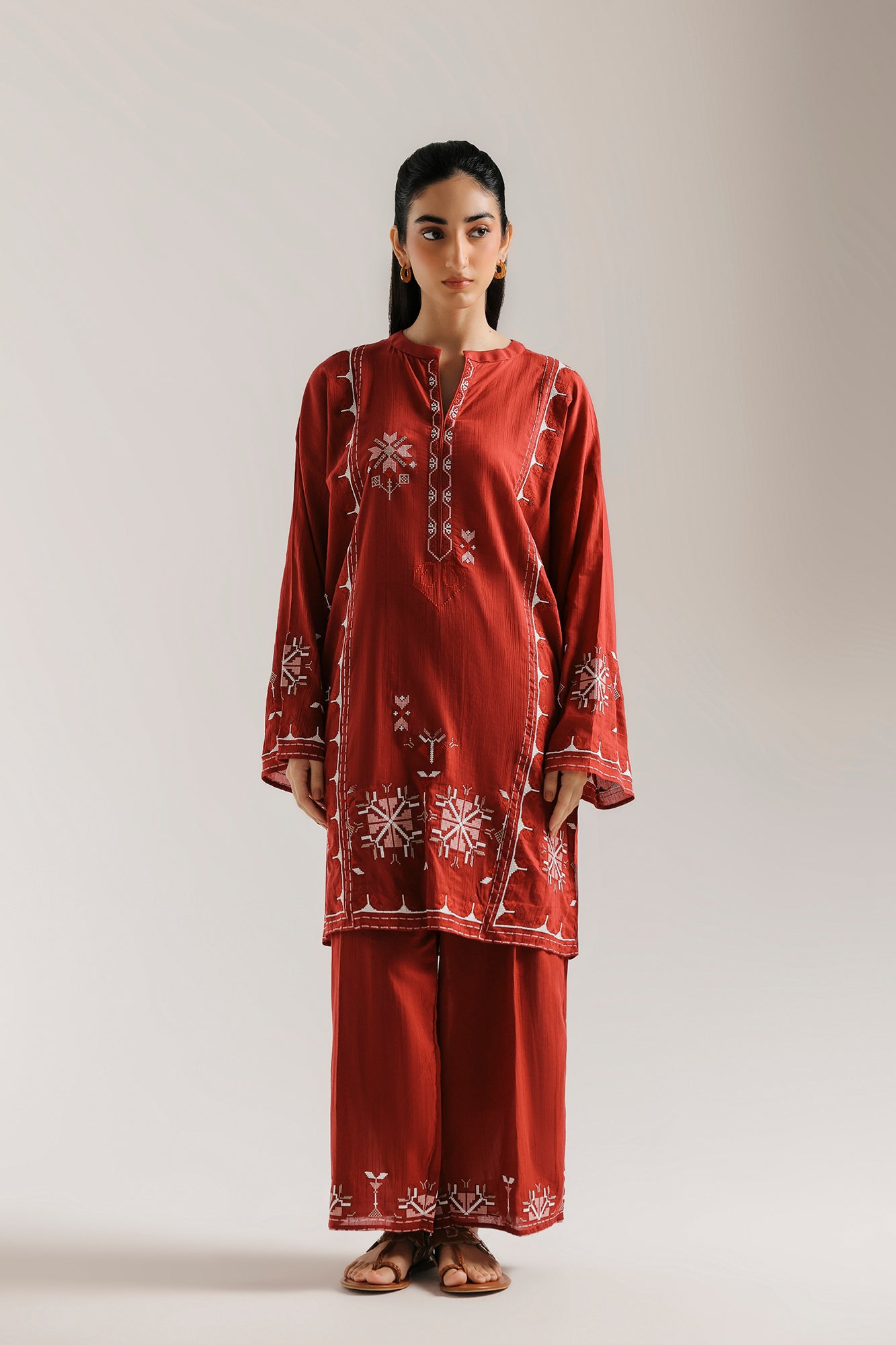 EMBROIDERED SUIT (E7768/102/416)