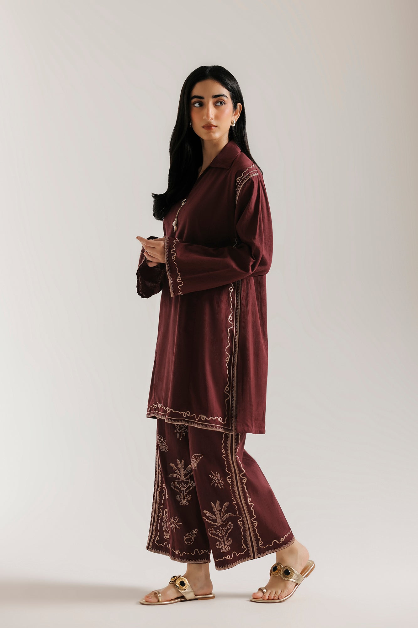 EMBROIDERED SUIT (E7771/102/801)