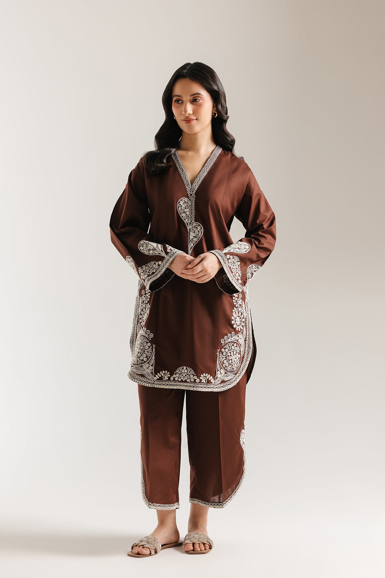 EMBROIDERED SUIT (E7777/102/801)