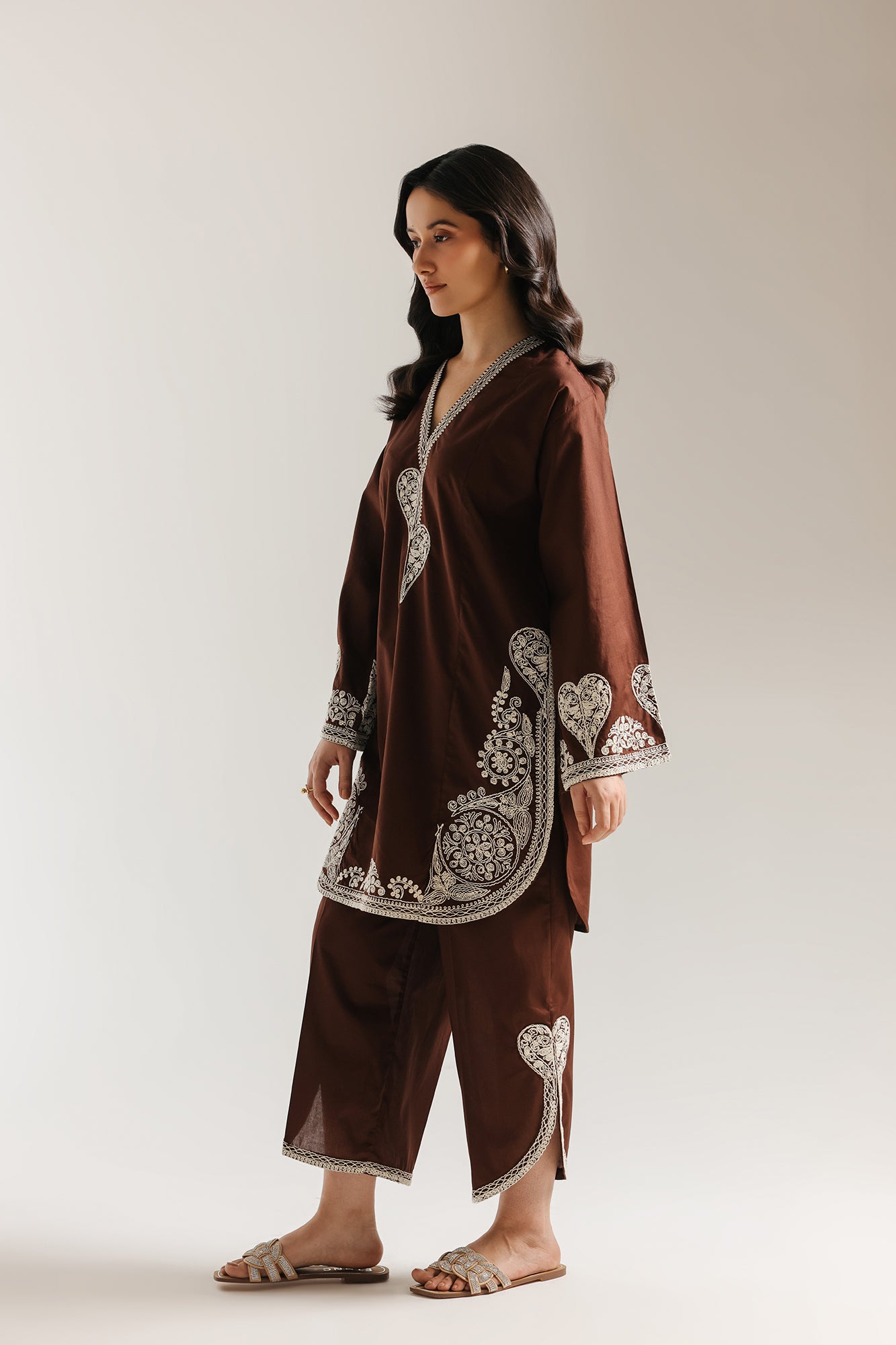 EMBROIDERED SUIT (E7777/102/801)